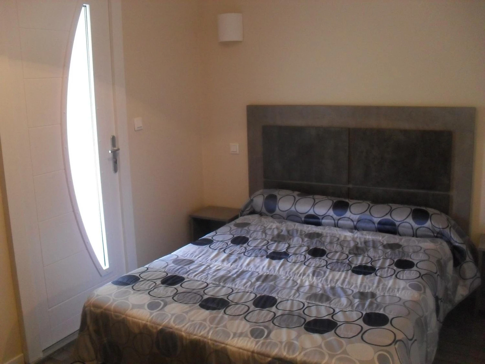Chambre disponible pour un séminaire d'entreprise à Logis Hôtel Andreinia & Cabanes - Estérençuby