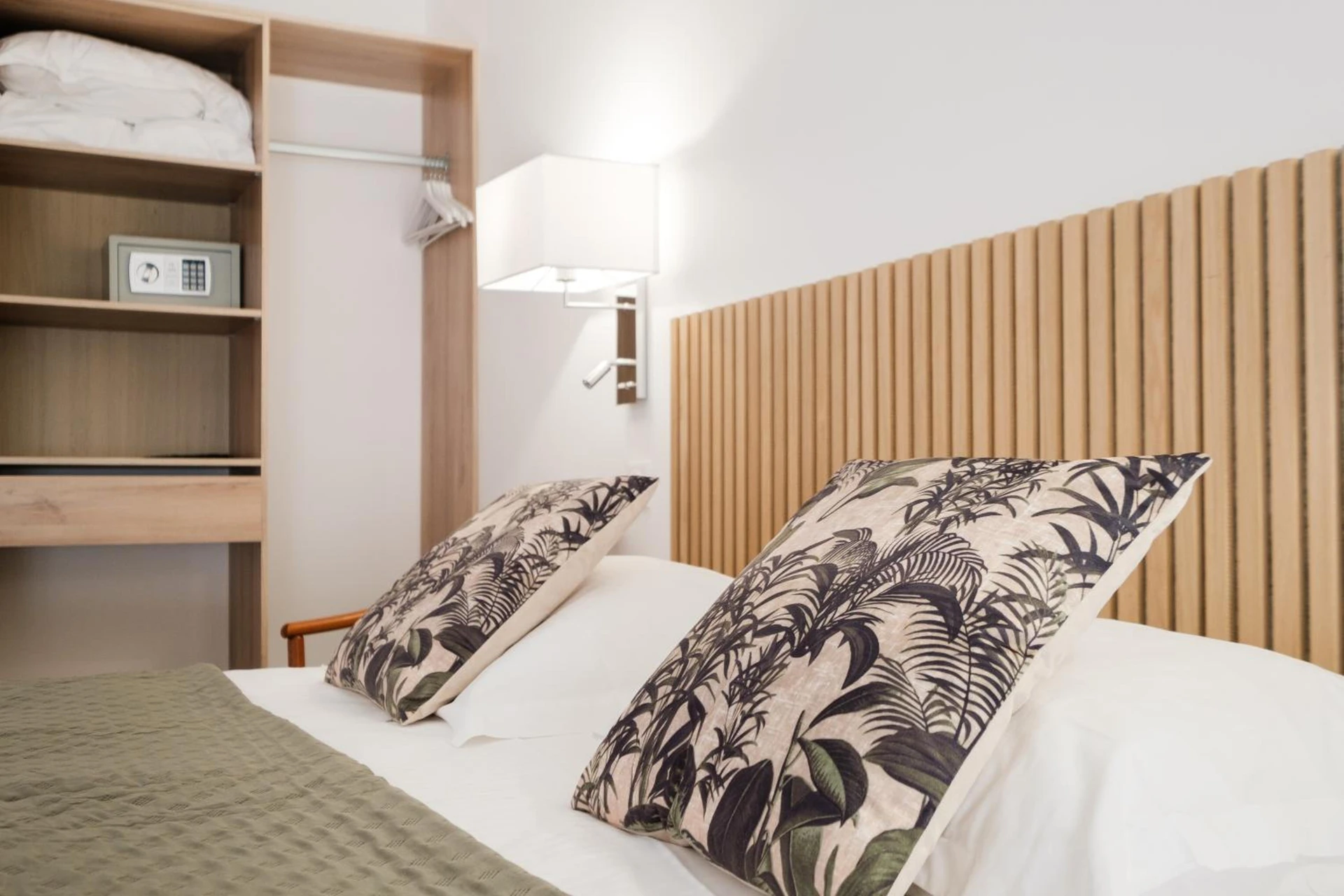 Chambre disponible pour un séminaire d'entreprise à Anglade Hotel - Le Lavandou