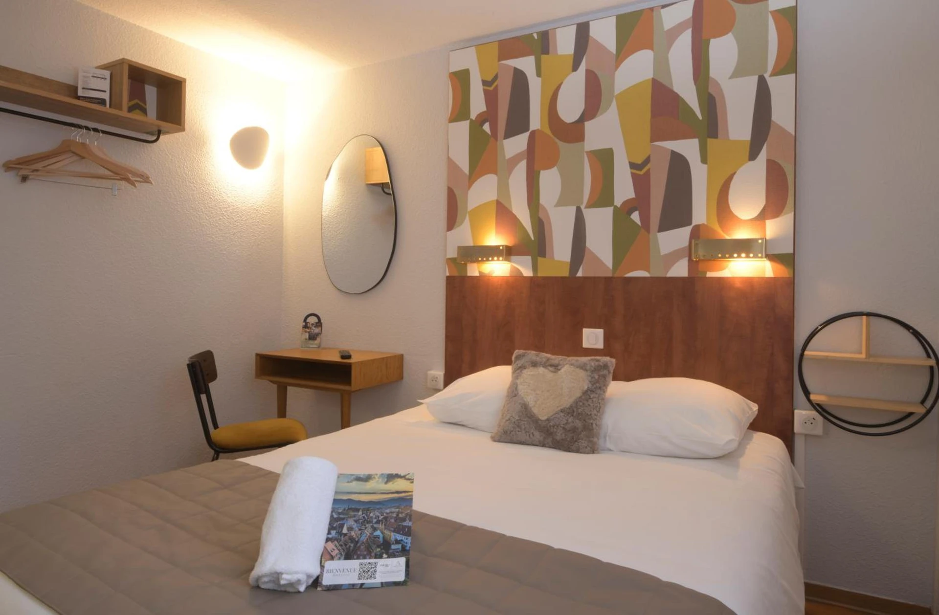 Chambre disponible pour un séminaire d'entreprise à Hotel Arc-En-Ciel Colmar Contact Hotel - Colmar