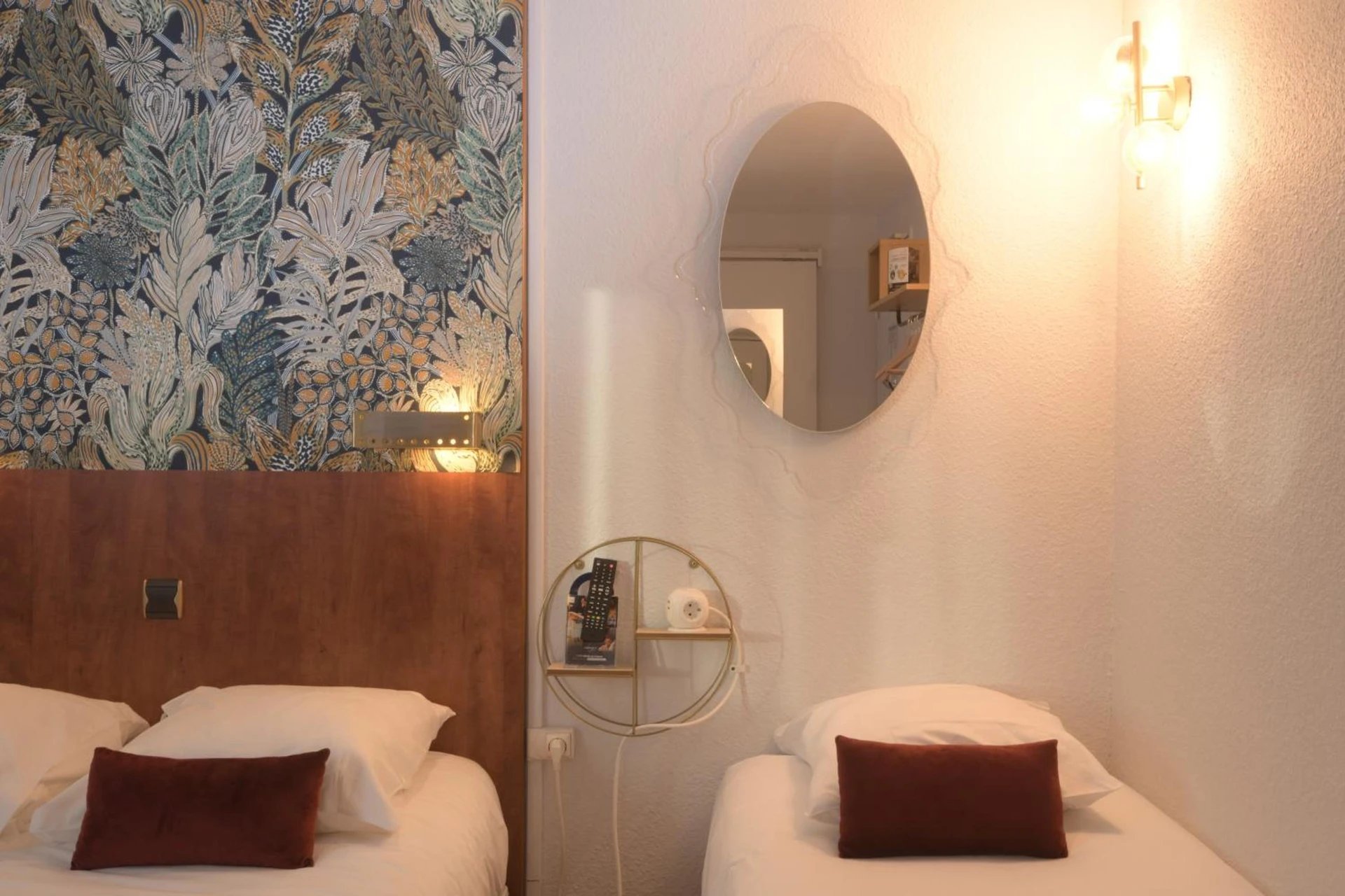 Chambre disponible pour un séminaire d'entreprise à Hotel Arc-En-Ciel Colmar Contact Hotel - Colmar