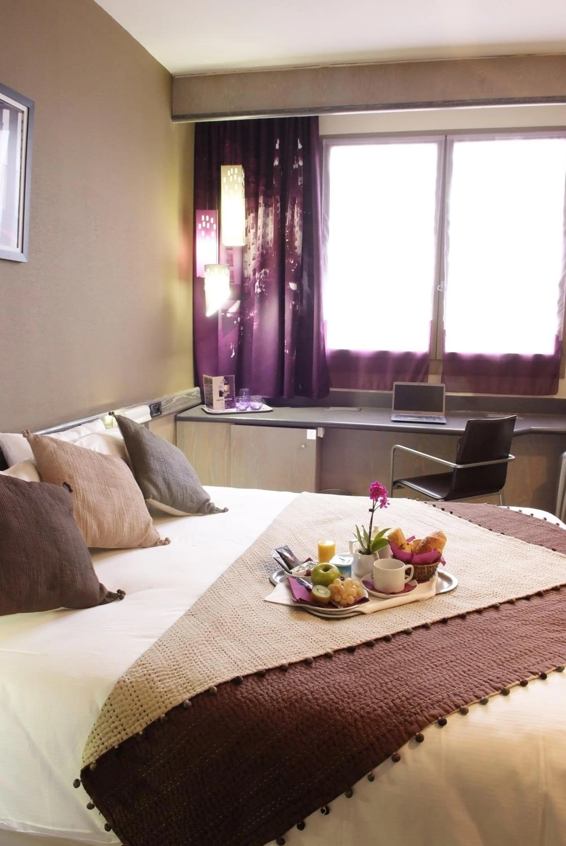 Chambre disponible pour un séminaire d'entreprise à Hotel Gratte-Ciel Ariana - Villeurbanne