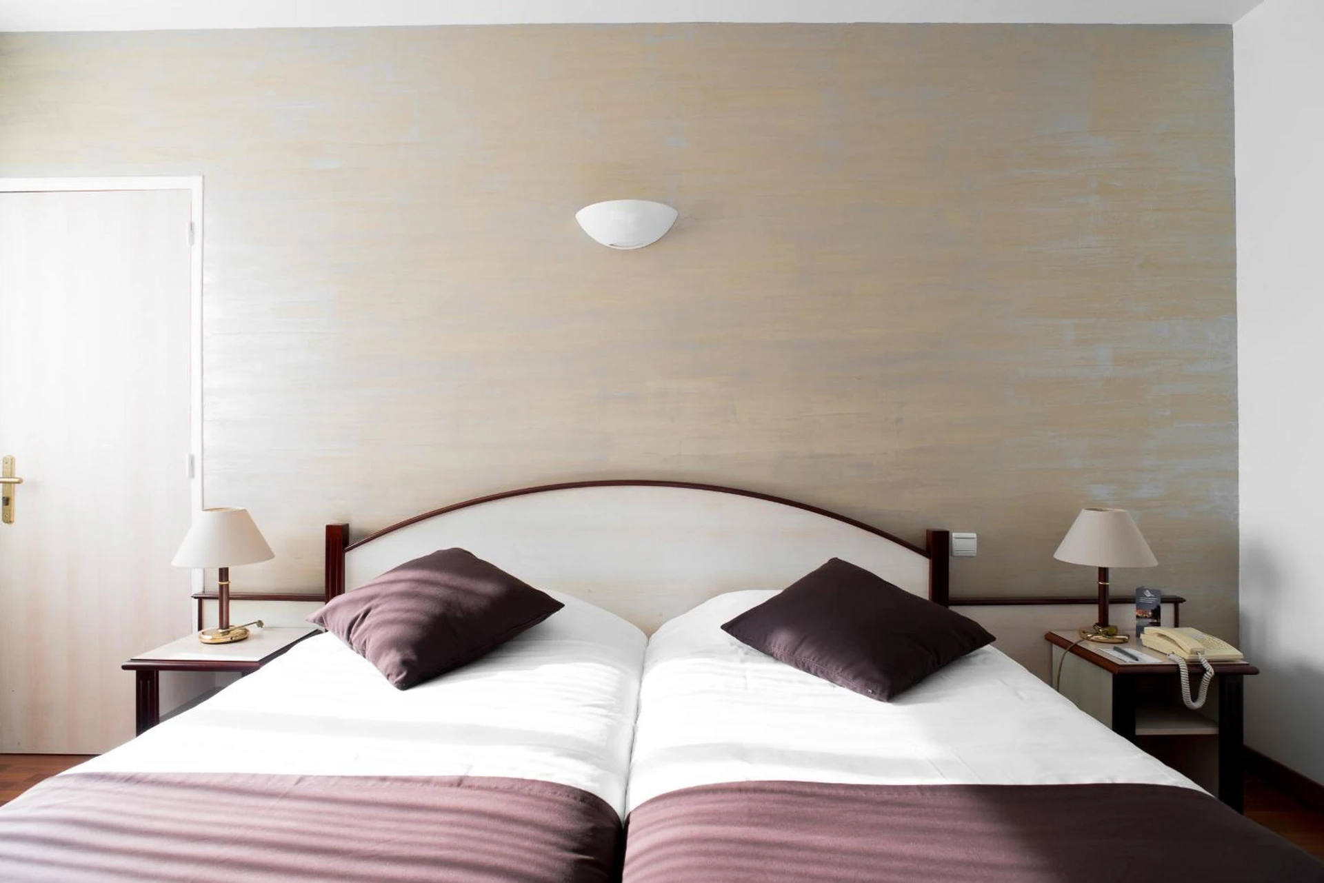 Magnifique chambre pour un séminaire d'entreprise à Hôtel Ariane - Istres