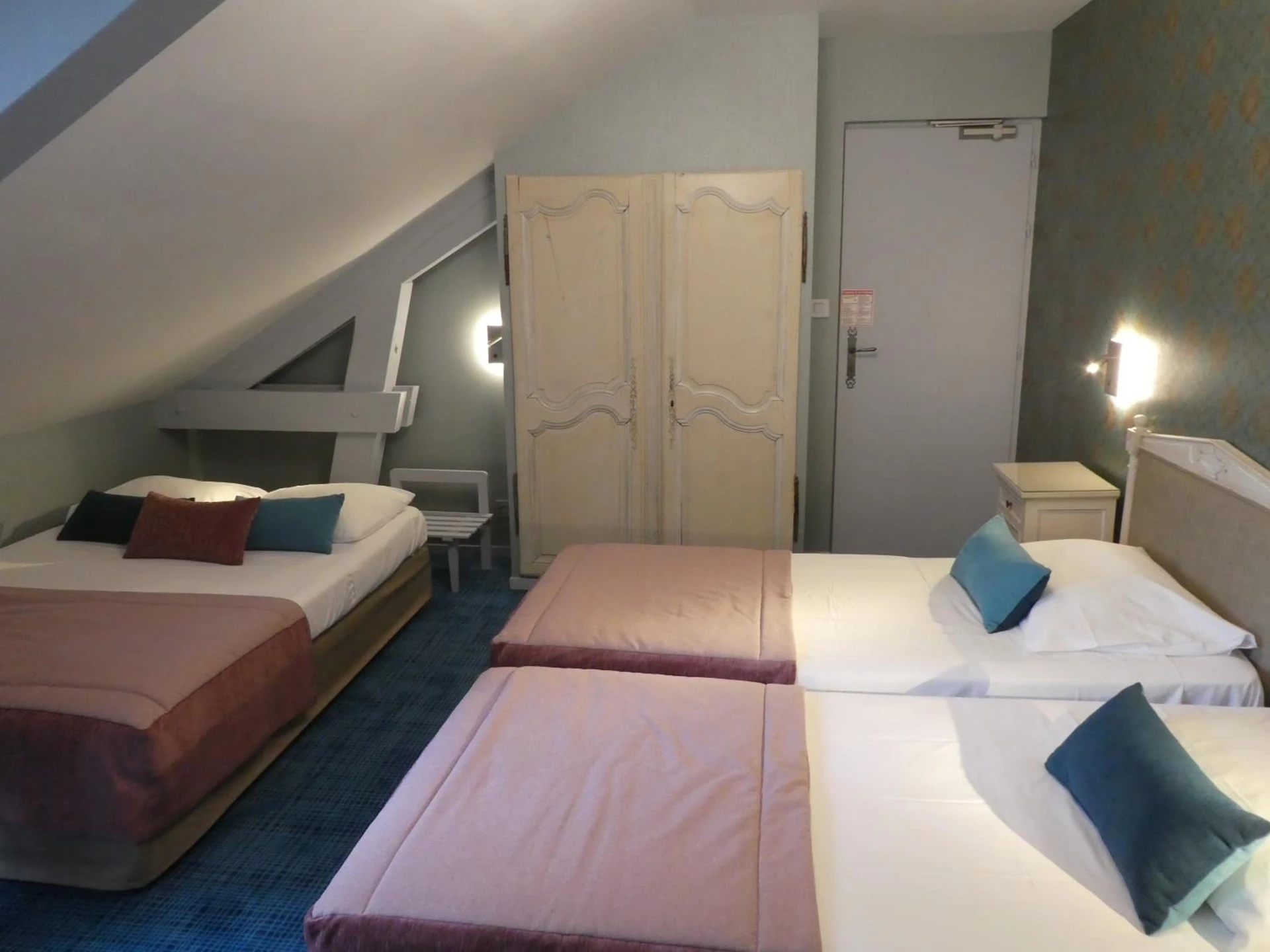 Chambre disponible pour un séminaire d'entreprise à Logis Hôtel Arts et Terroirs - Gevrey-Chambertin