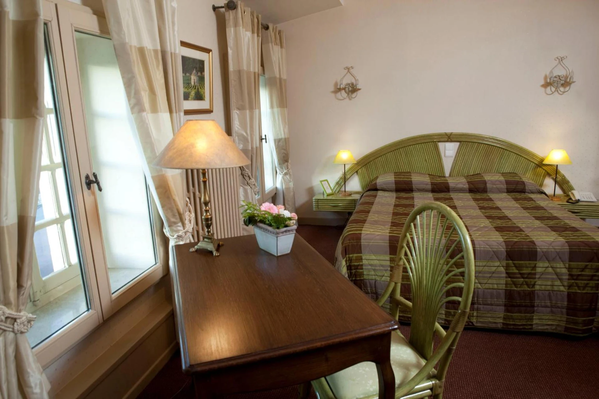 Chambre disponible pour un séminaire d'entreprise à Logis Hôtel Arts et Terroirs - Gevrey-Chambertin