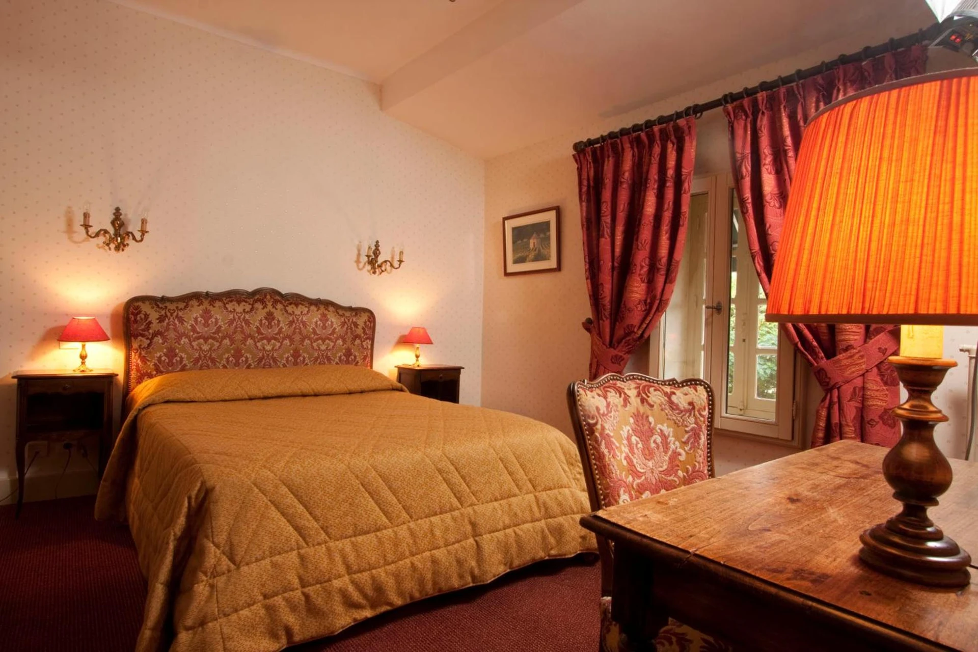 Chambre disponible pour un séminaire d'entreprise à Logis Hôtel Arts et Terroirs - Gevrey-Chambertin