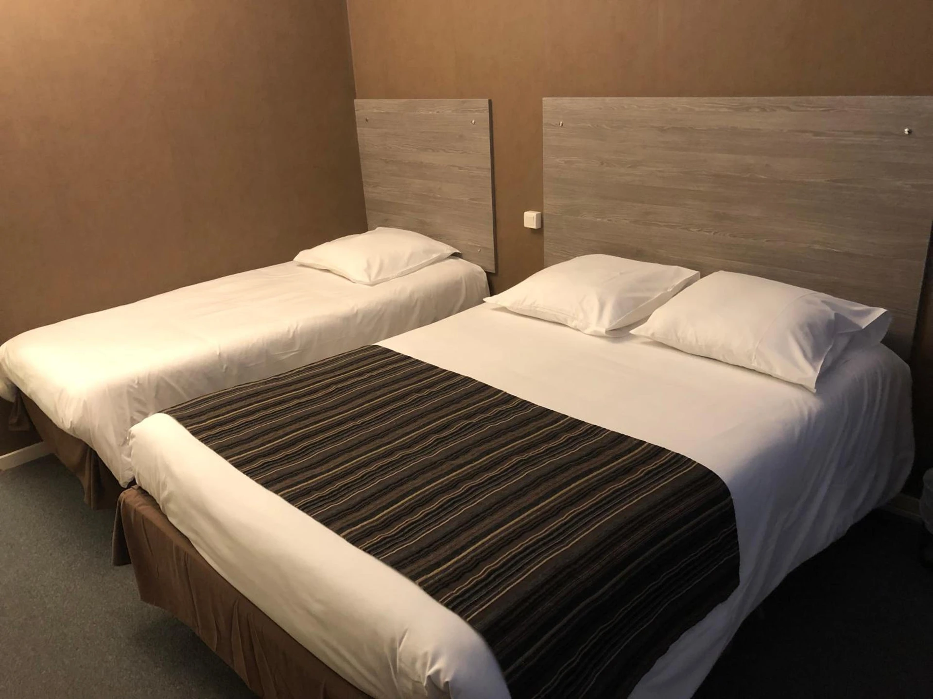 Chambre disponible pour un séminaire d'entreprise à Adonis Lyon Est Hôtel Artys - Saint-Priest
