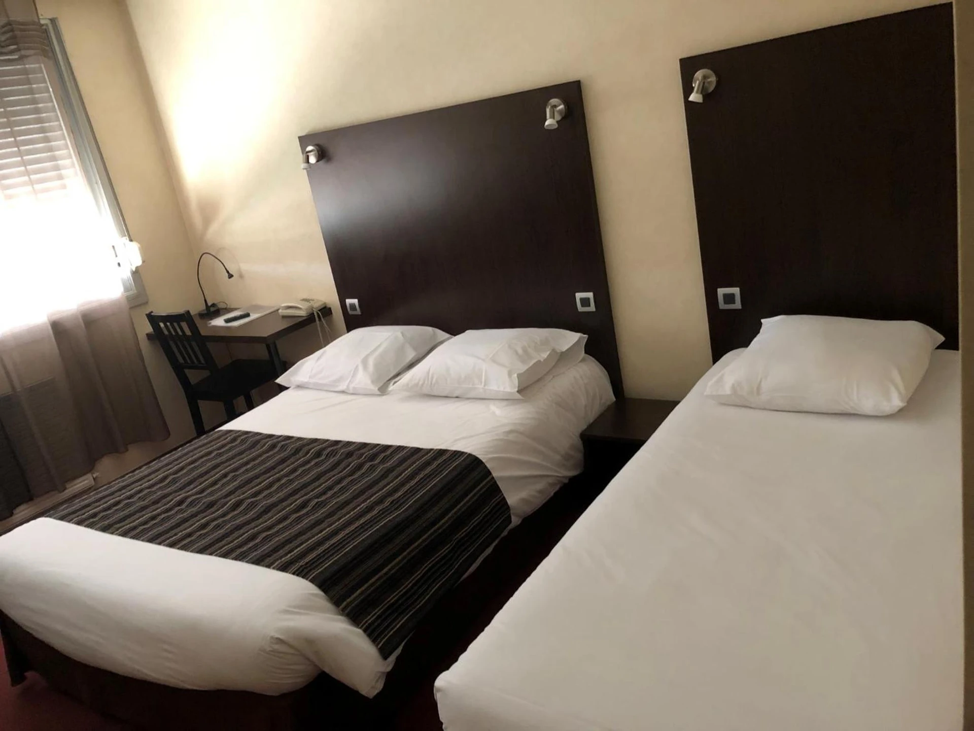 Chambre disponible pour un séminaire d'entreprise à Adonis Lyon Est Hôtel Artys - Saint-Priest