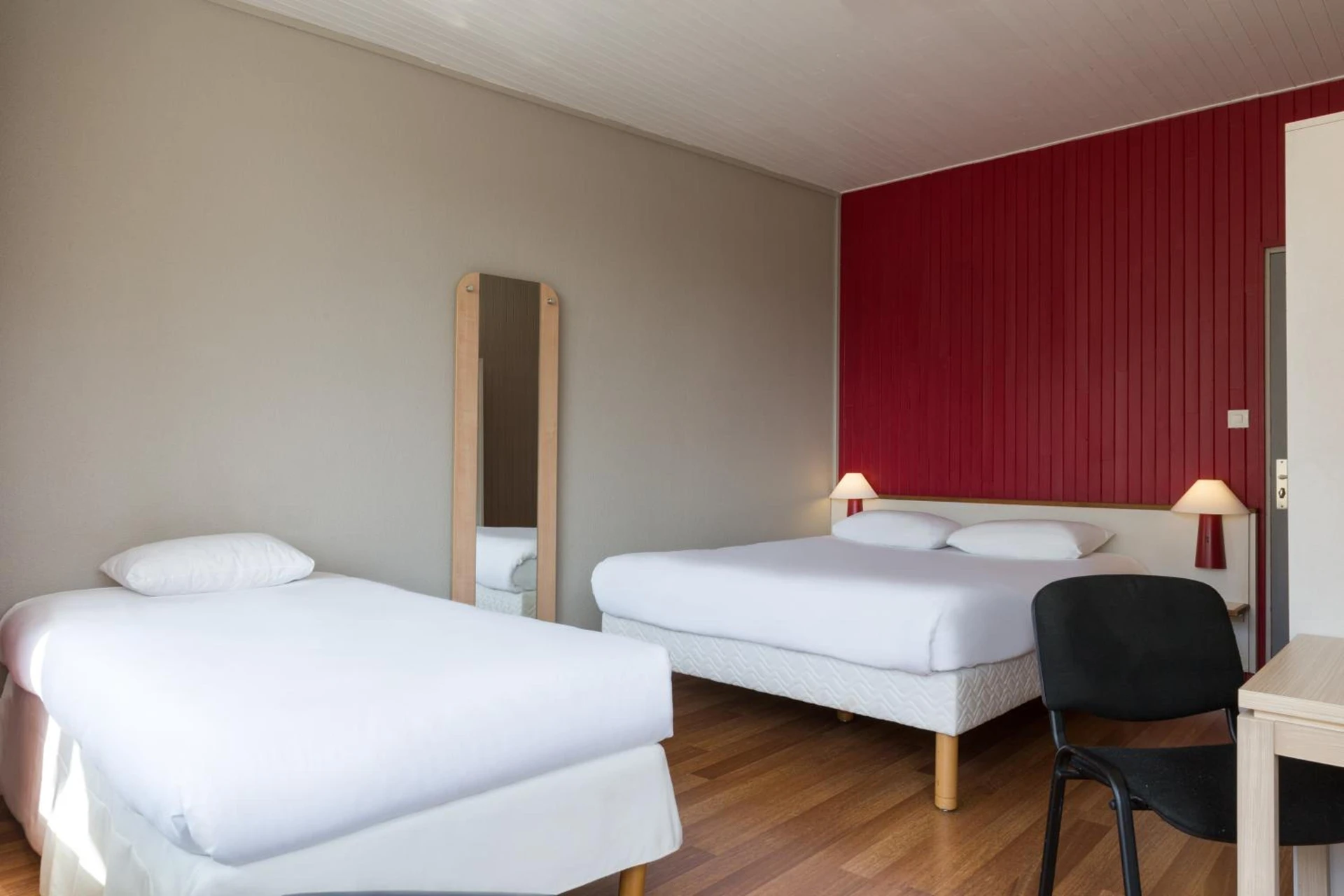 Magnifique chambre pour un séminaire d'entreprise à The Originals Access, Hôtel Arum, Remiremont - Remiremont