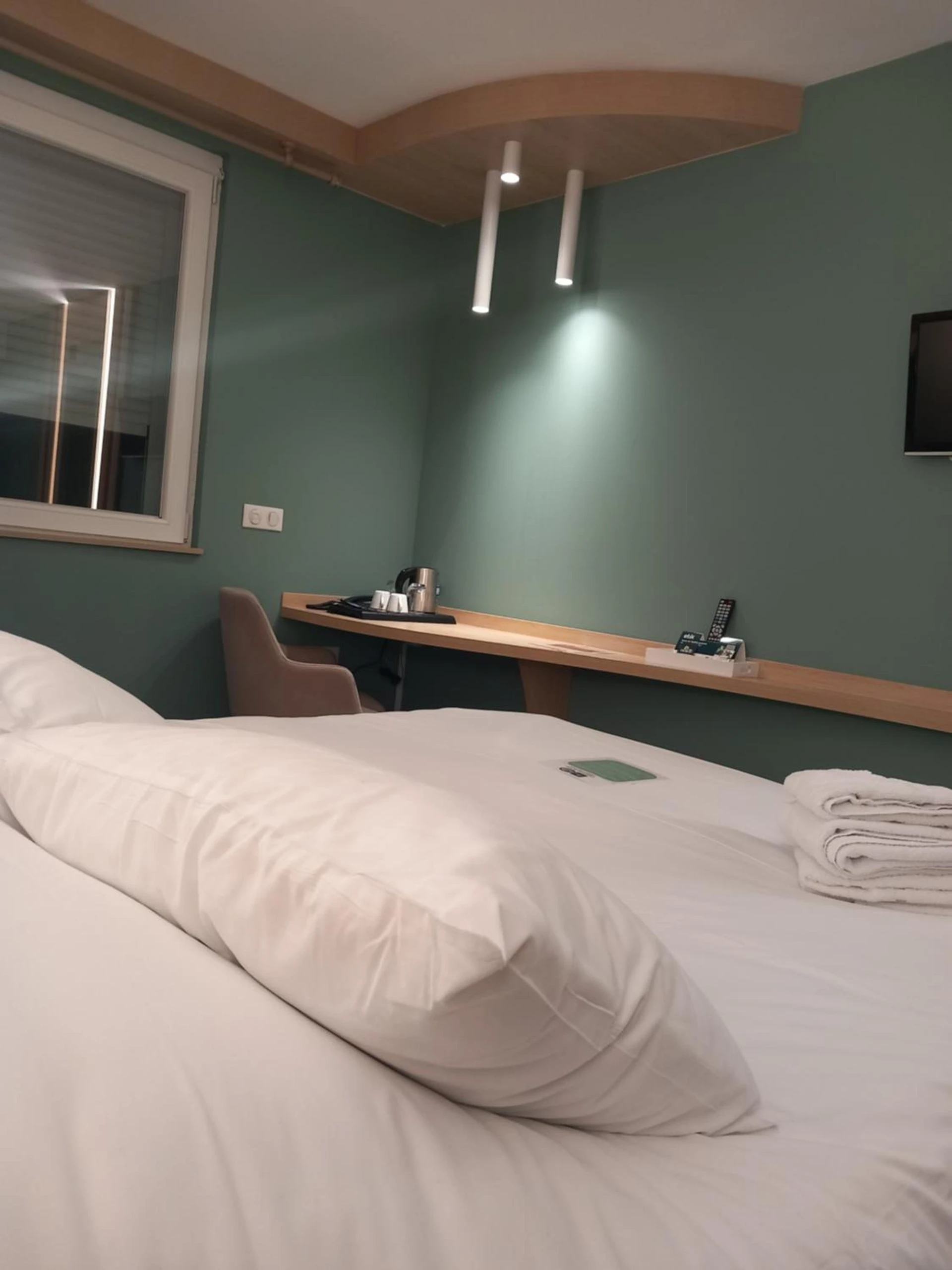 Magnifique chambre pour un séminaire d'entreprise à Hôtel Aster Restaurant Aux Arcades - Briey