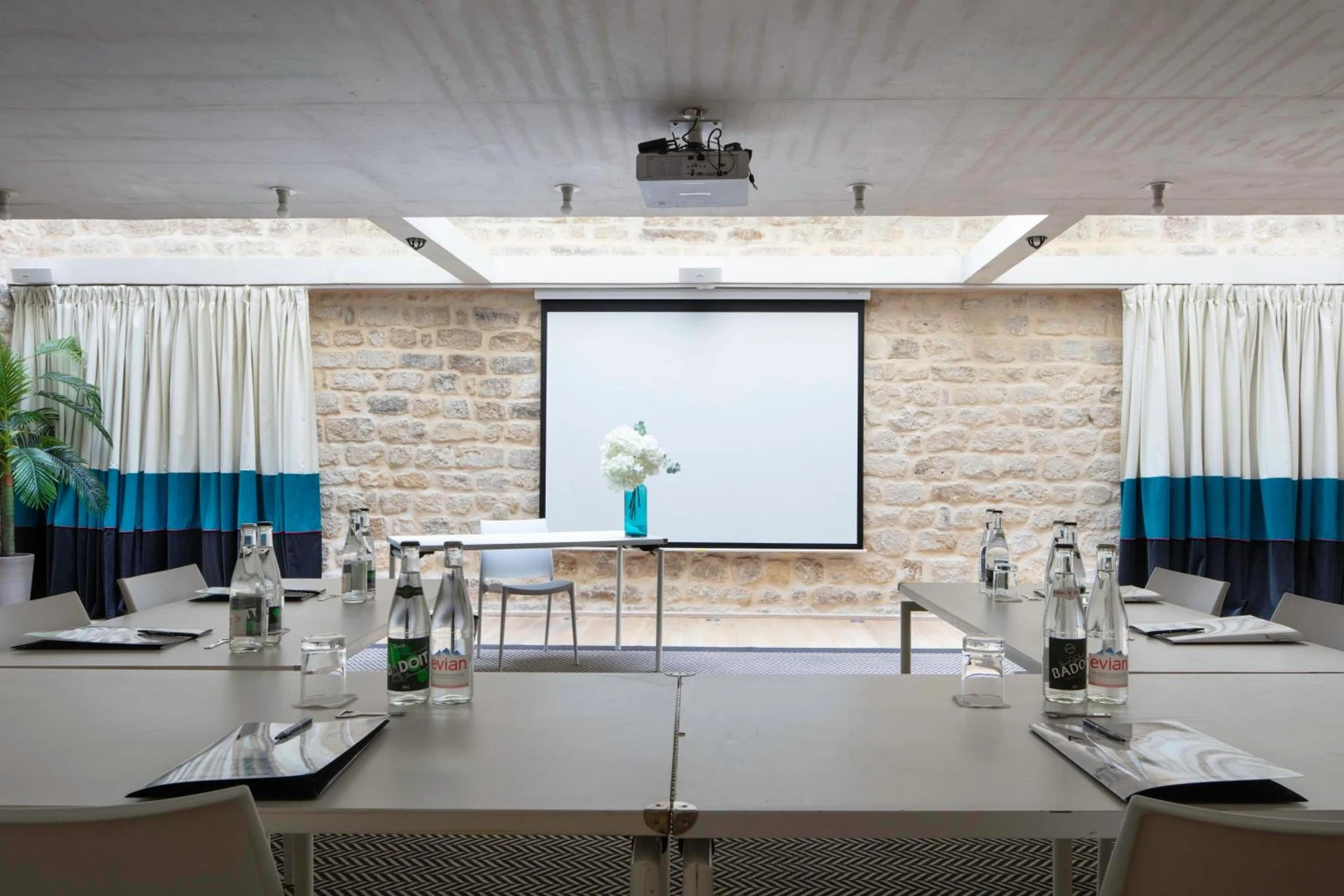 Ambiance de travail pour séminaire d'entreprise à Le 123 Sébastopol - Astotel - Paris