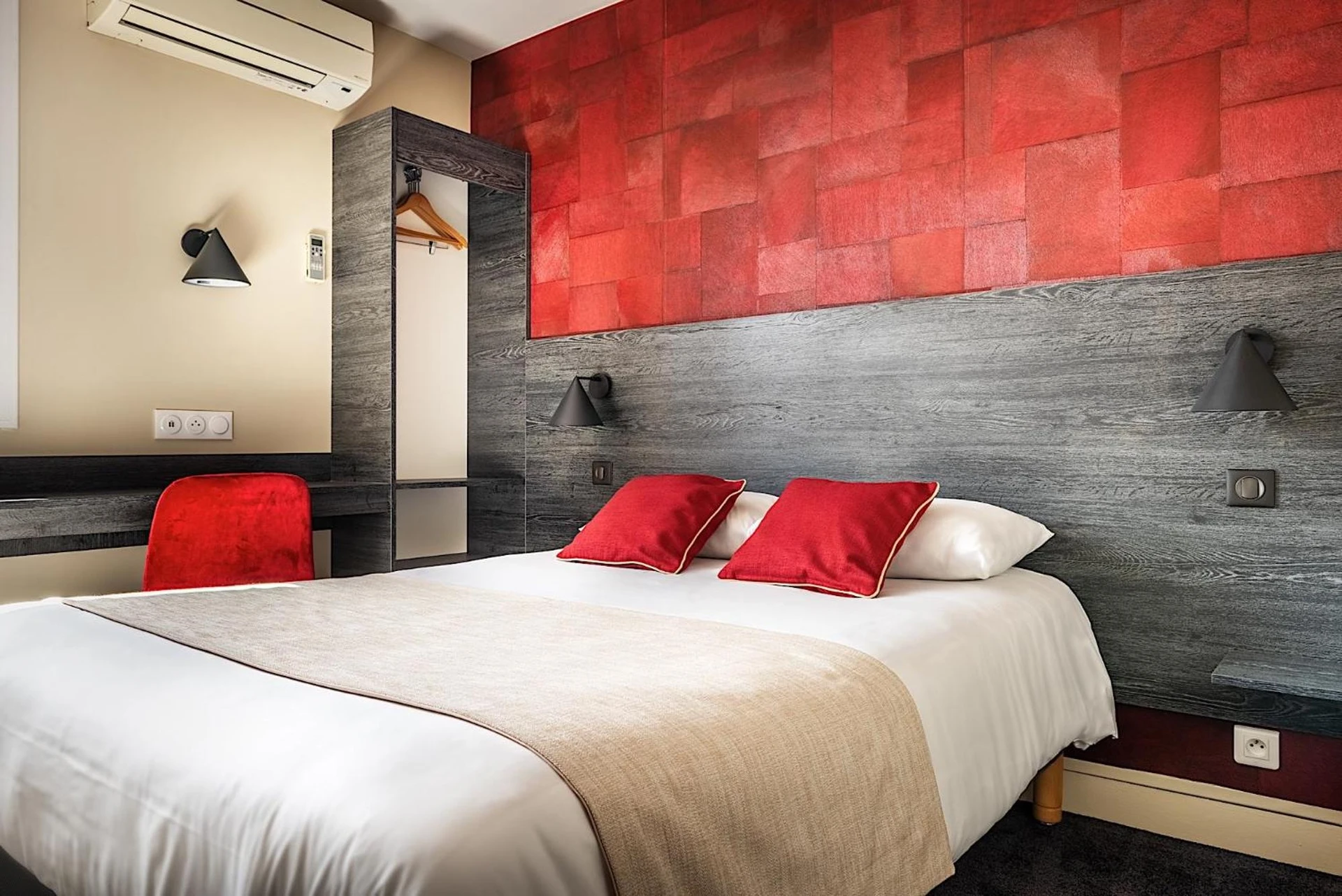 Chambre disponible pour un séminaire d'entreprise à Contact Hôtel Astréa Nevers Nord et son restaurant la Nouvelle Table - Varennes-Vauzelles