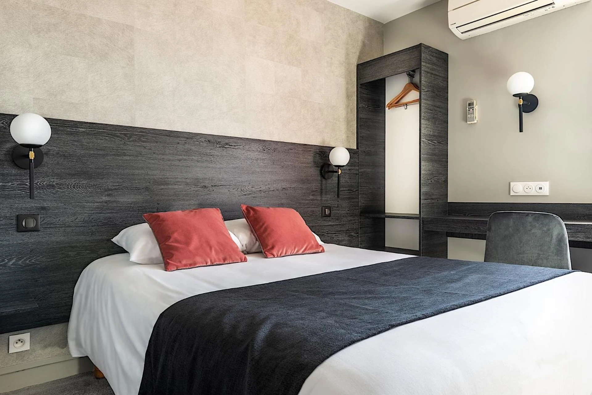 Magnifique chambre pour un séminaire d'entreprise à Contact Hôtel Astréa Nevers Nord et son restaurant la Nouvelle Table - Varennes-Vauzelles