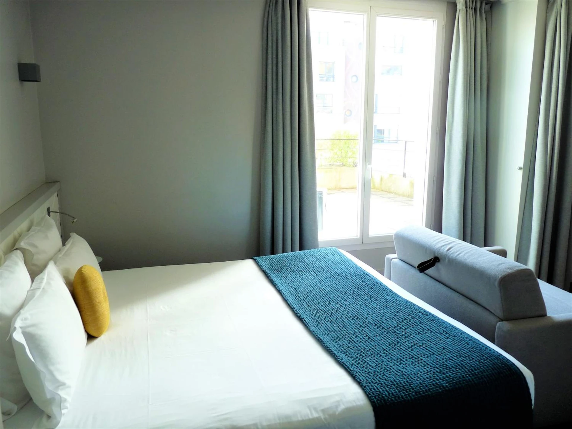 Chambre disponible pour un séminaire d'entreprise à Hotel Atrium by Happyculture - Suresnes
