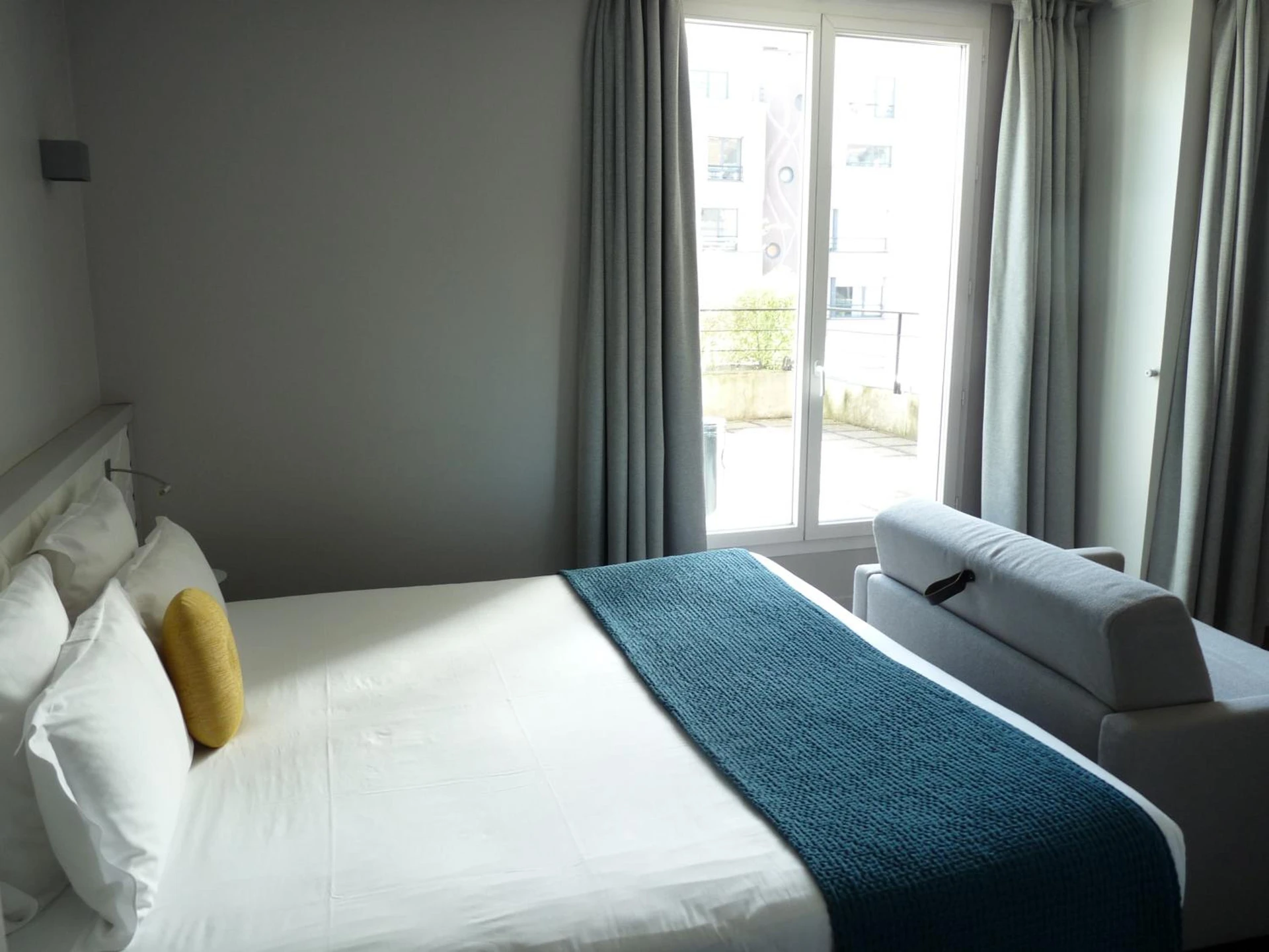 Magnifique chambre pour un séminaire d'entreprise à Hotel Atrium by Happyculture - Suresnes