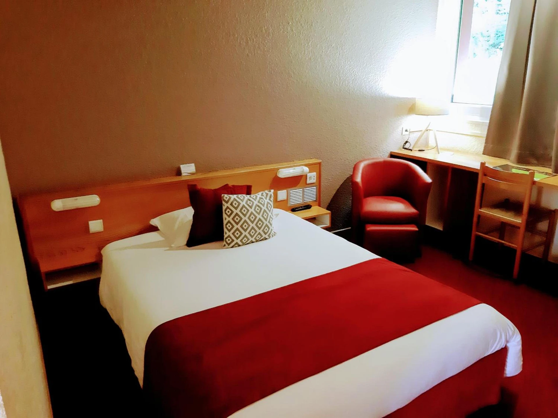 Chambre disponible pour un séminaire d'entreprise à Logis Hôtel Atrium Epinal Golbey Chavelot - Épinal