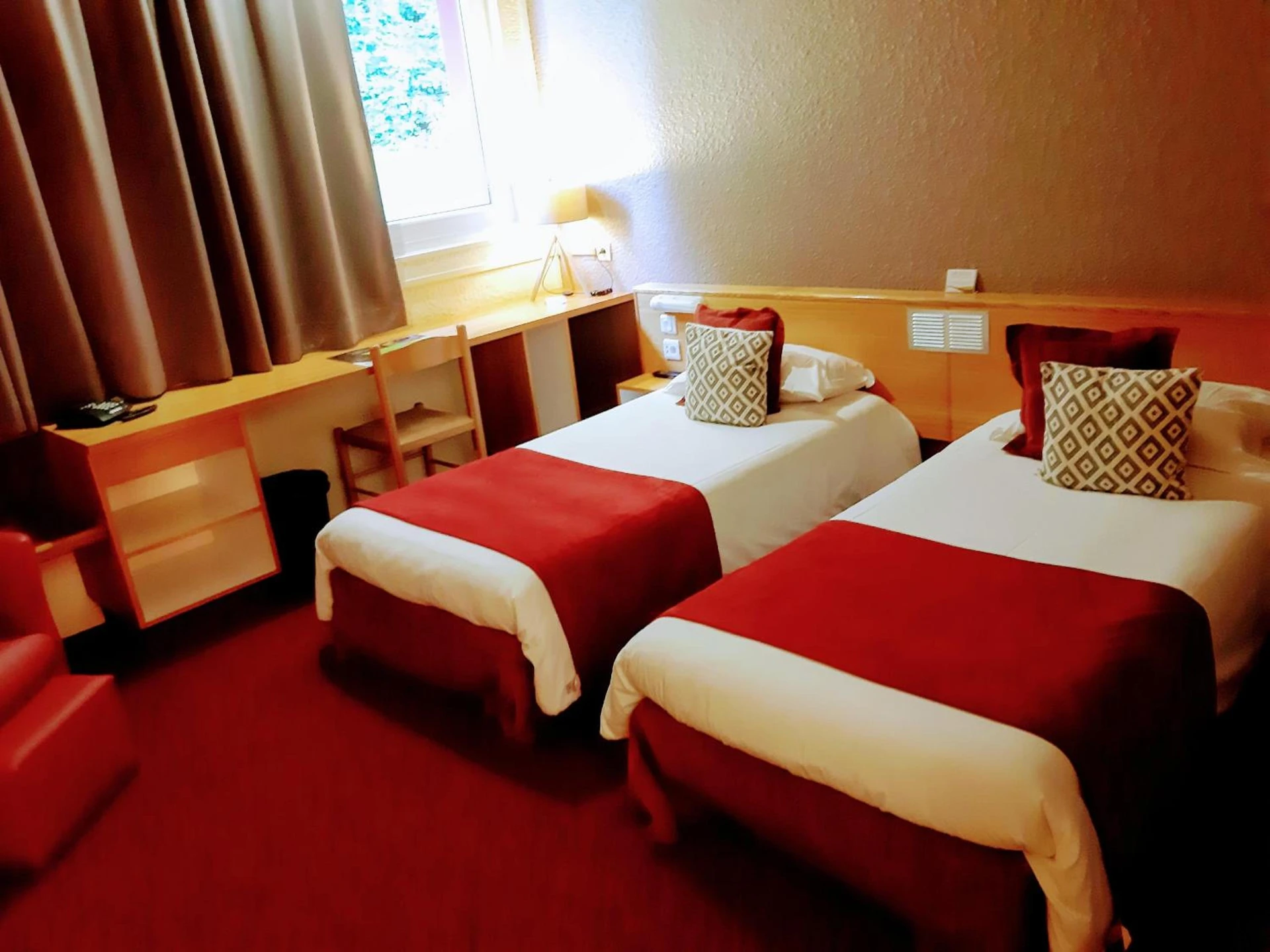 Chambre disponible pour un séminaire d'entreprise à Logis Hôtel Atrium Epinal Golbey Chavelot - Épinal