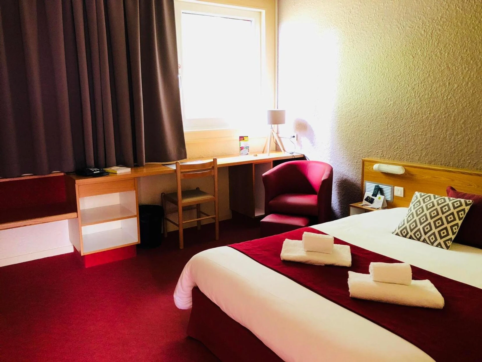 Chambre disponible pour un séminaire d'entreprise à Logis Hôtel Atrium Epinal Golbey Chavelot - Épinal