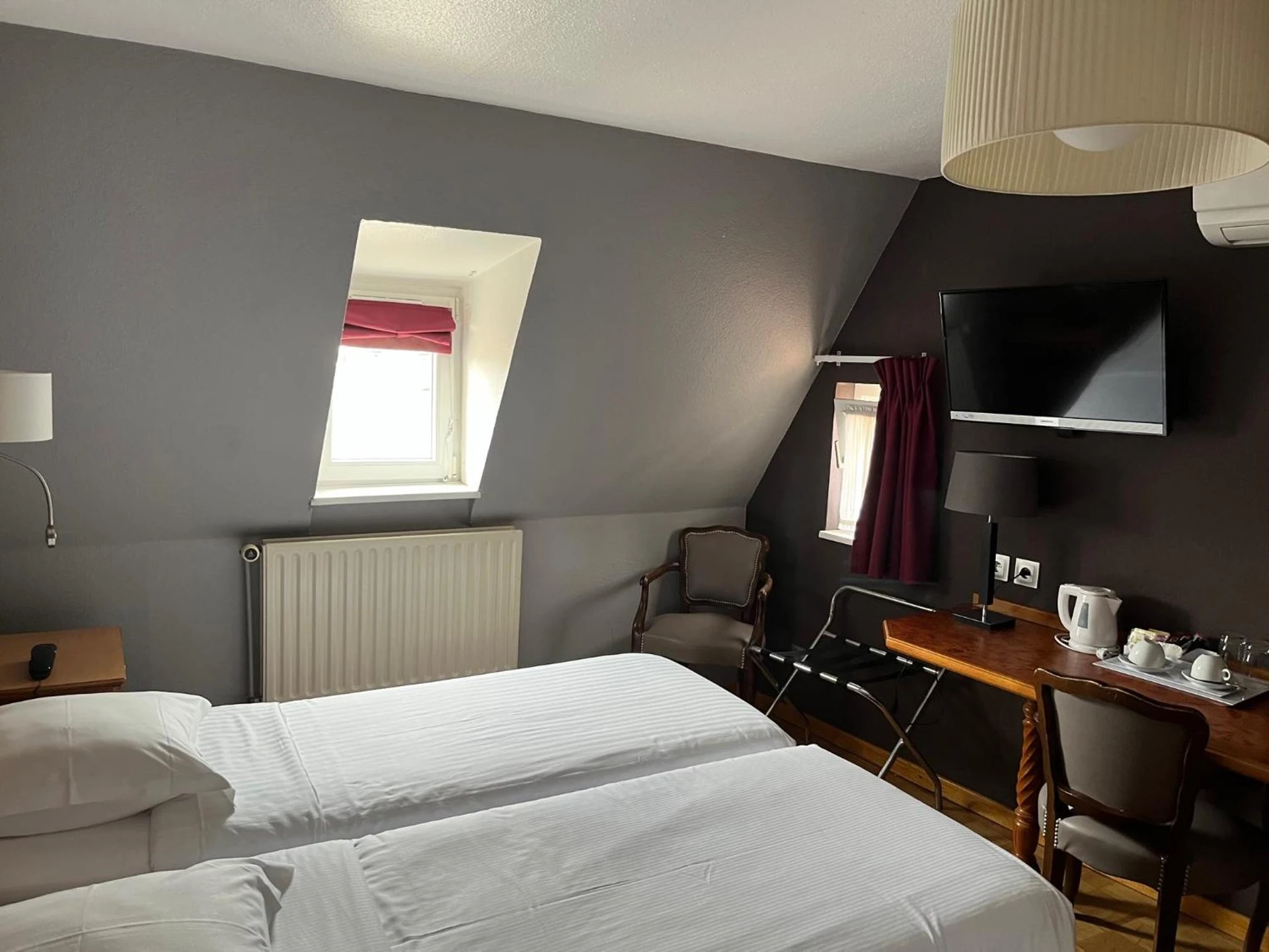 Chambre disponible pour un séminaire d'entreprise à Logis Hôtel Restaurant Au Cerf d'Or - Strasbourg