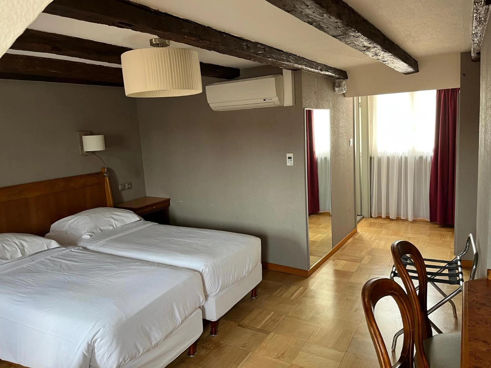 Chambre disponible pour un séminaire d'entreprise à Logis Hôtel Restaurant Au Cerf d'Or - Strasbourg