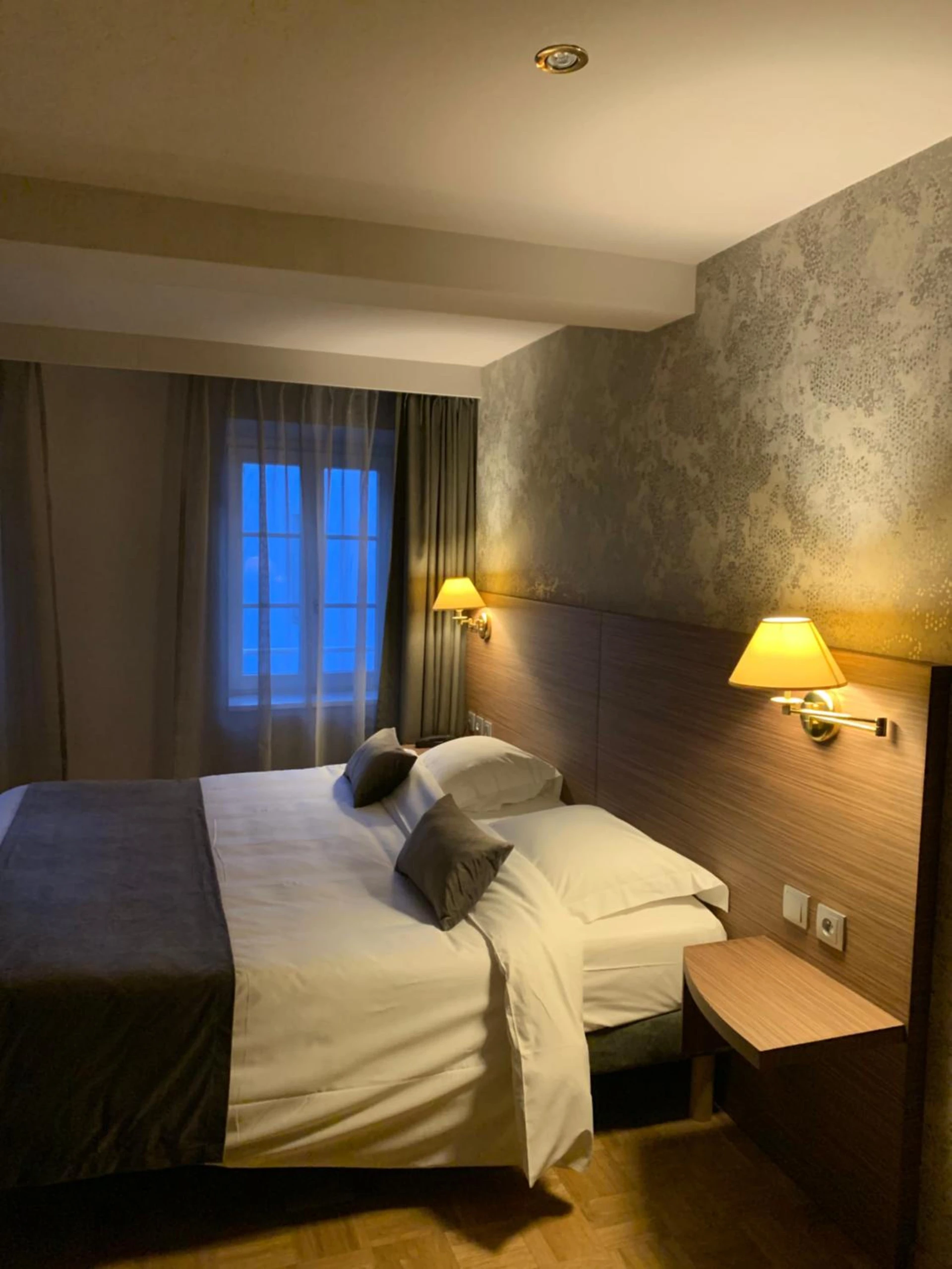 Chambre disponible pour un séminaire d'entreprise à Logis Hôtel Restaurant Au Cerf d'Or - Strasbourg