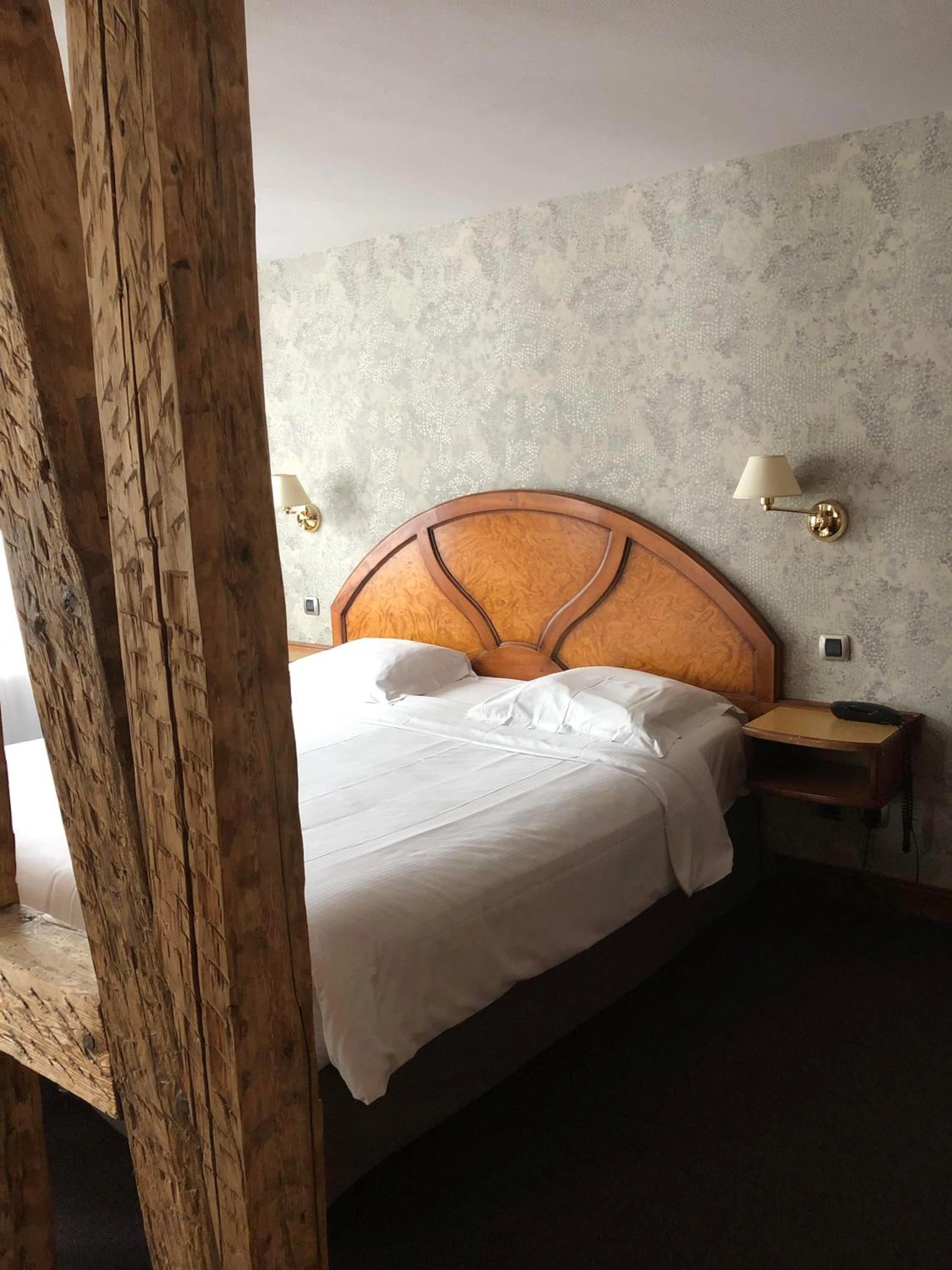 Magnifique chambre pour un séminaire d'entreprise à Logis Hôtel Restaurant Au Cerf d'Or - Strasbourg