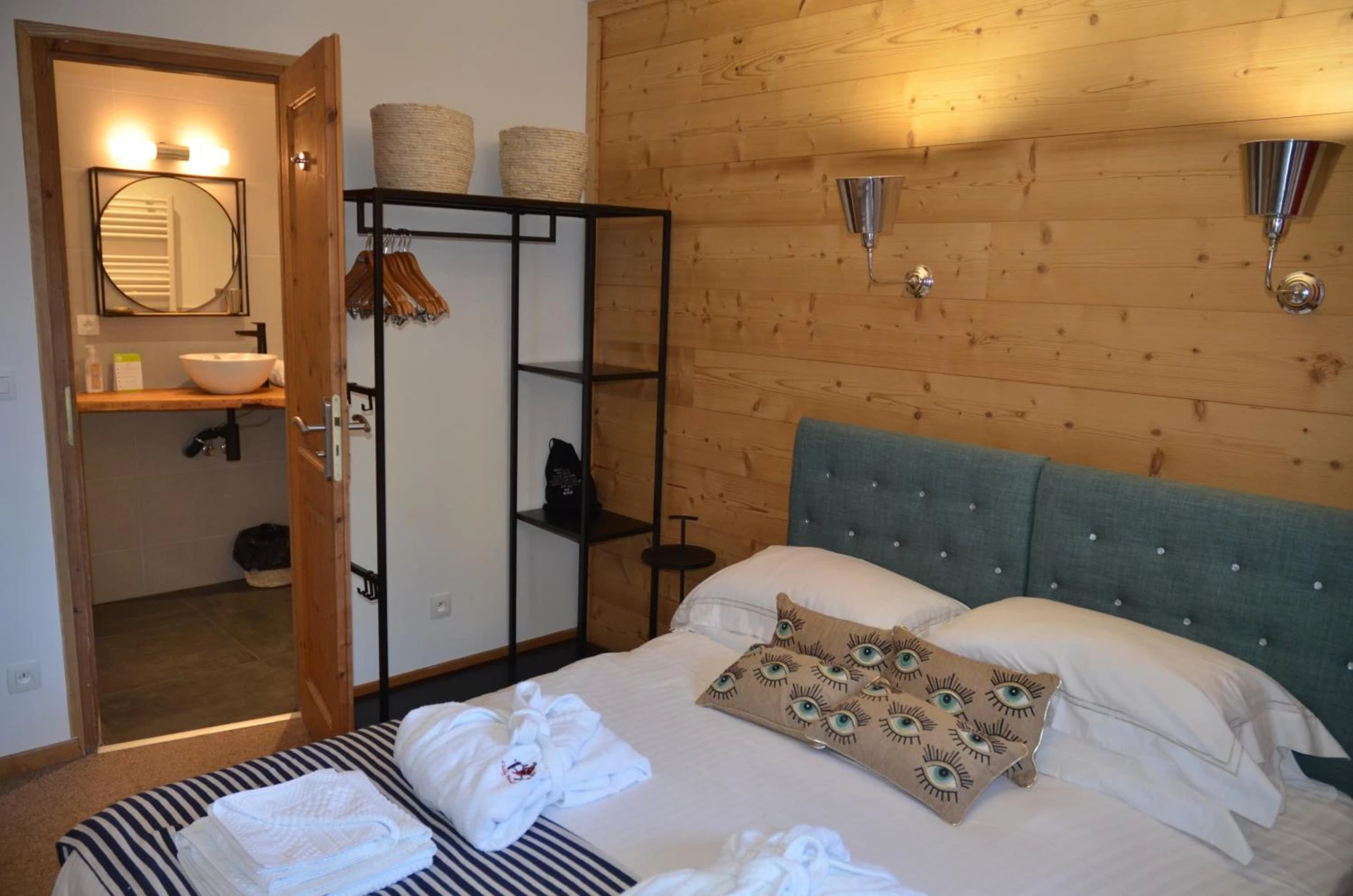 Chambre disponible pour un séminaire d'entreprise à Hôtel et Chalet Au Coin Du Feu Chilly Powder - Cannes