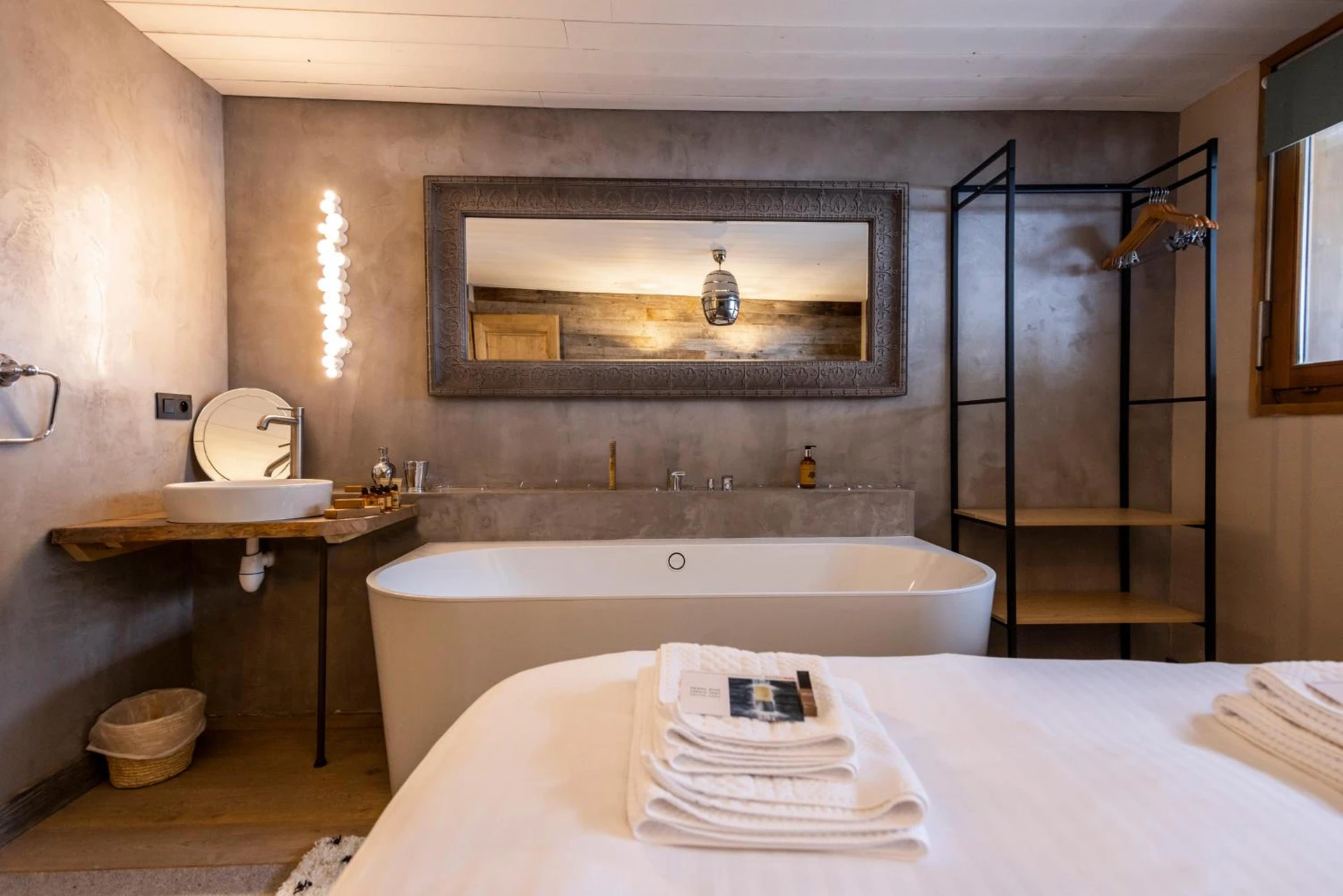 Chambre disponible pour un séminaire d'entreprise à Hôtel et Chalet Au Coin Du Feu Chilly Powder - Cannes