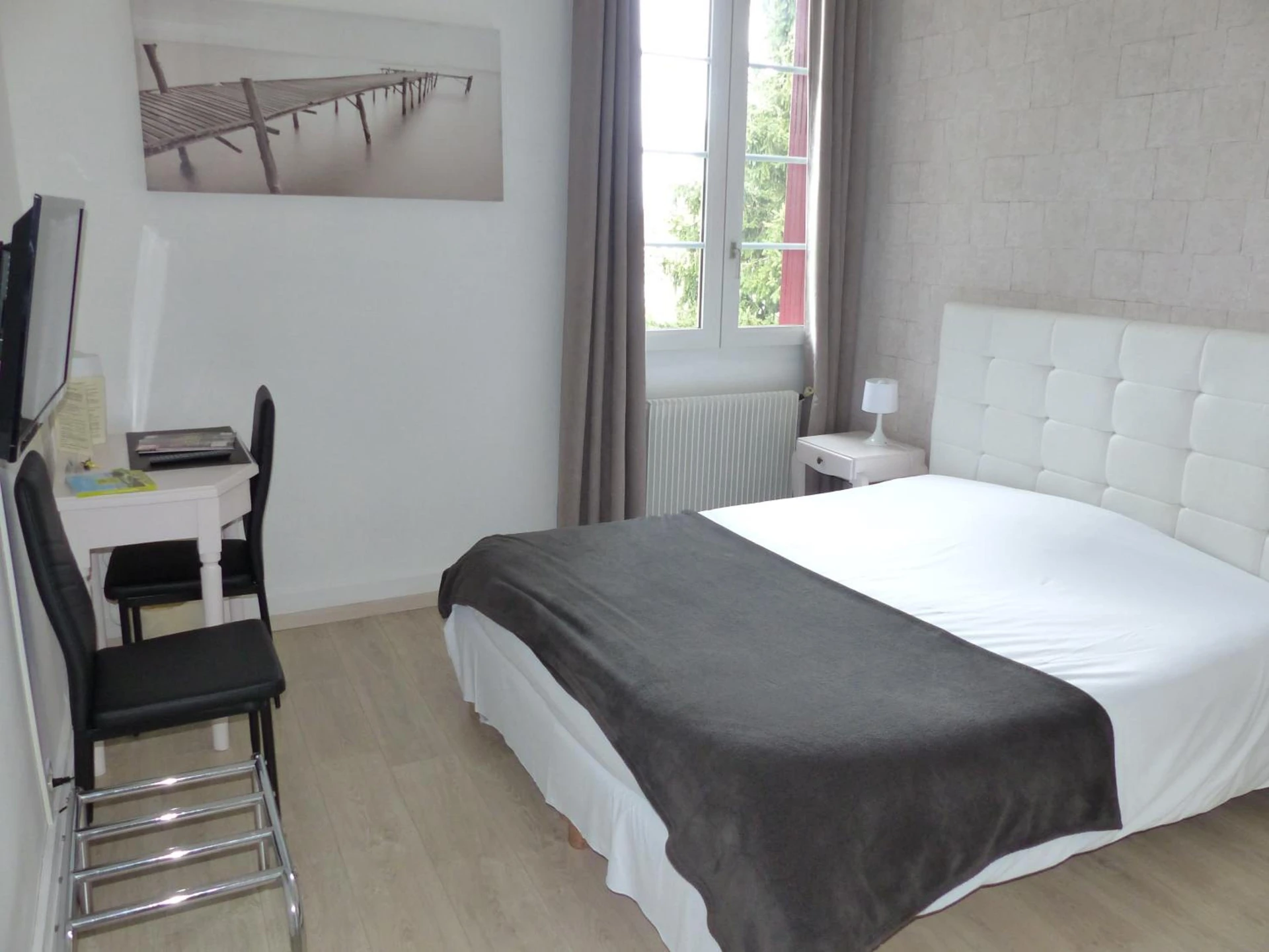Chambre disponible pour un séminaire d'entreprise à Logis Hotels - Au Colombier du Touron - Brax