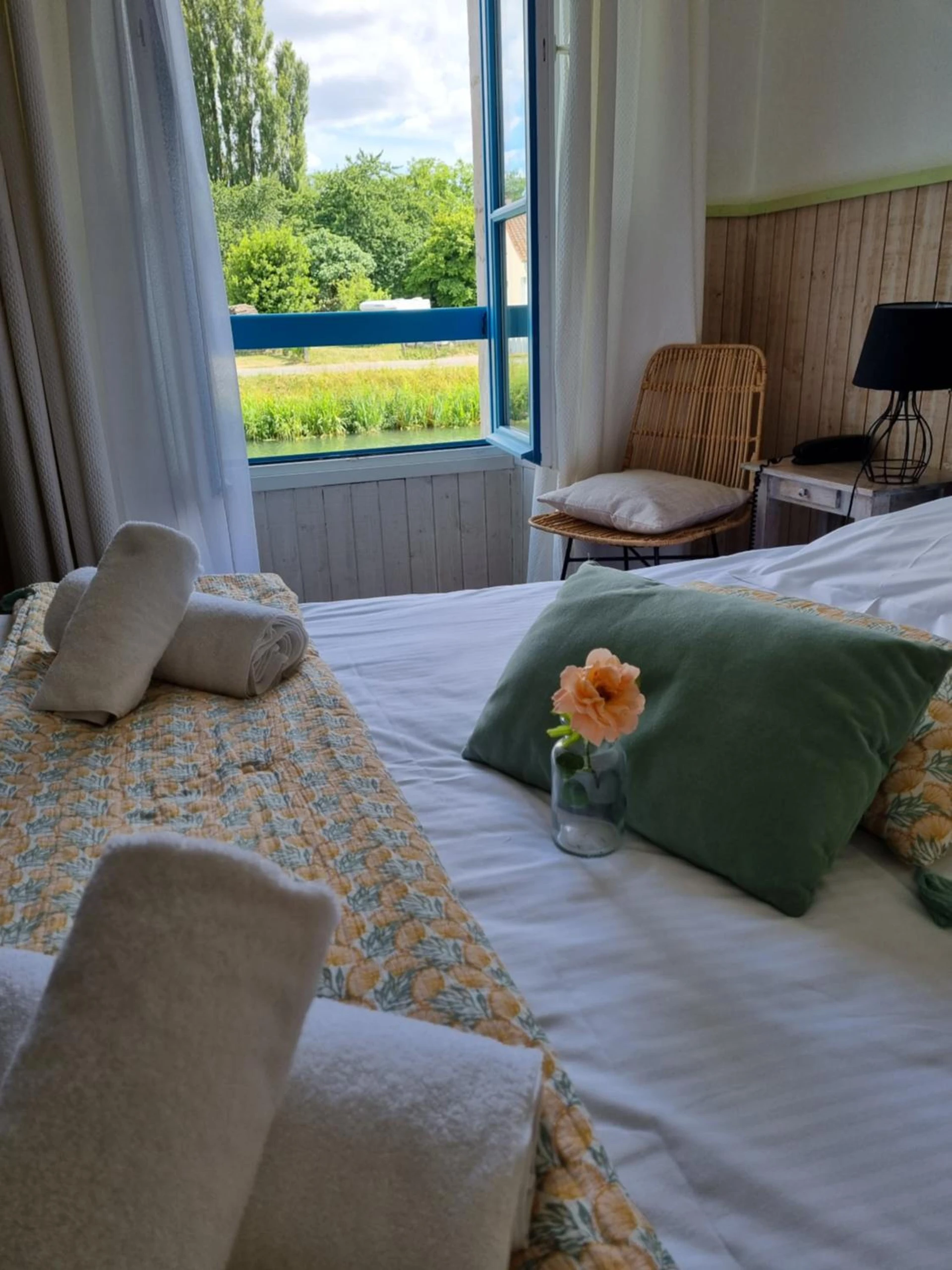 Chambre disponible pour un séminaire d'entreprise à Hotel Au Marais - Coulon