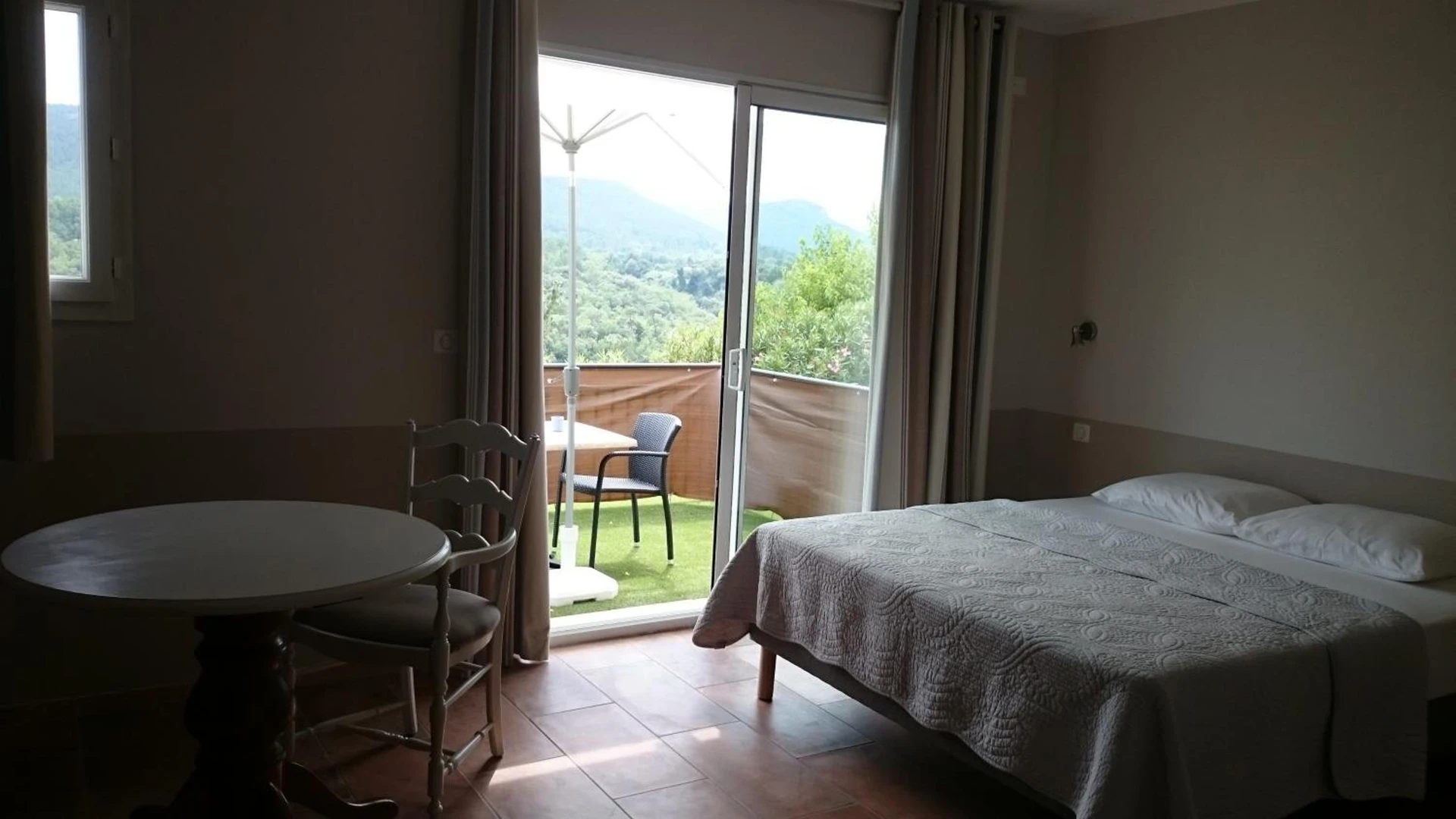 Chambre disponible pour un séminaire d'entreprise à Au Relais Provencal - Bagnols-en-Forêt