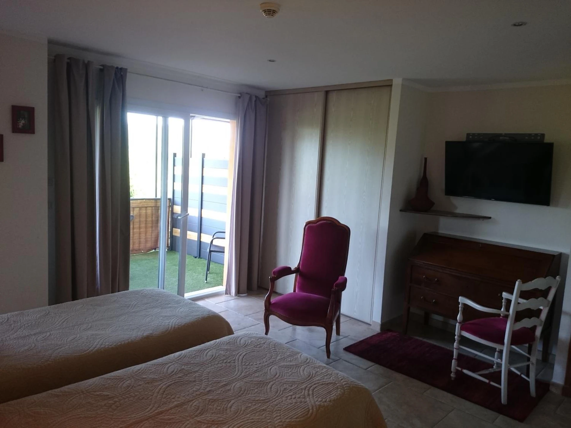 Chambre disponible pour un séminaire d'entreprise à Au Relais Provencal - Bagnols-en-Forêt