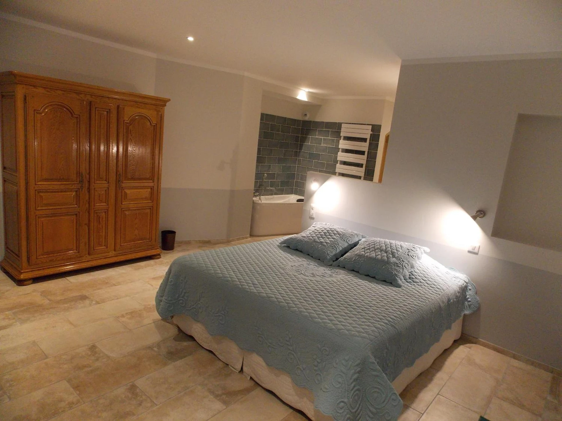 Magnifique chambre pour un séminaire d'entreprise à Au Relais Provencal - Bagnols-en-Forêt