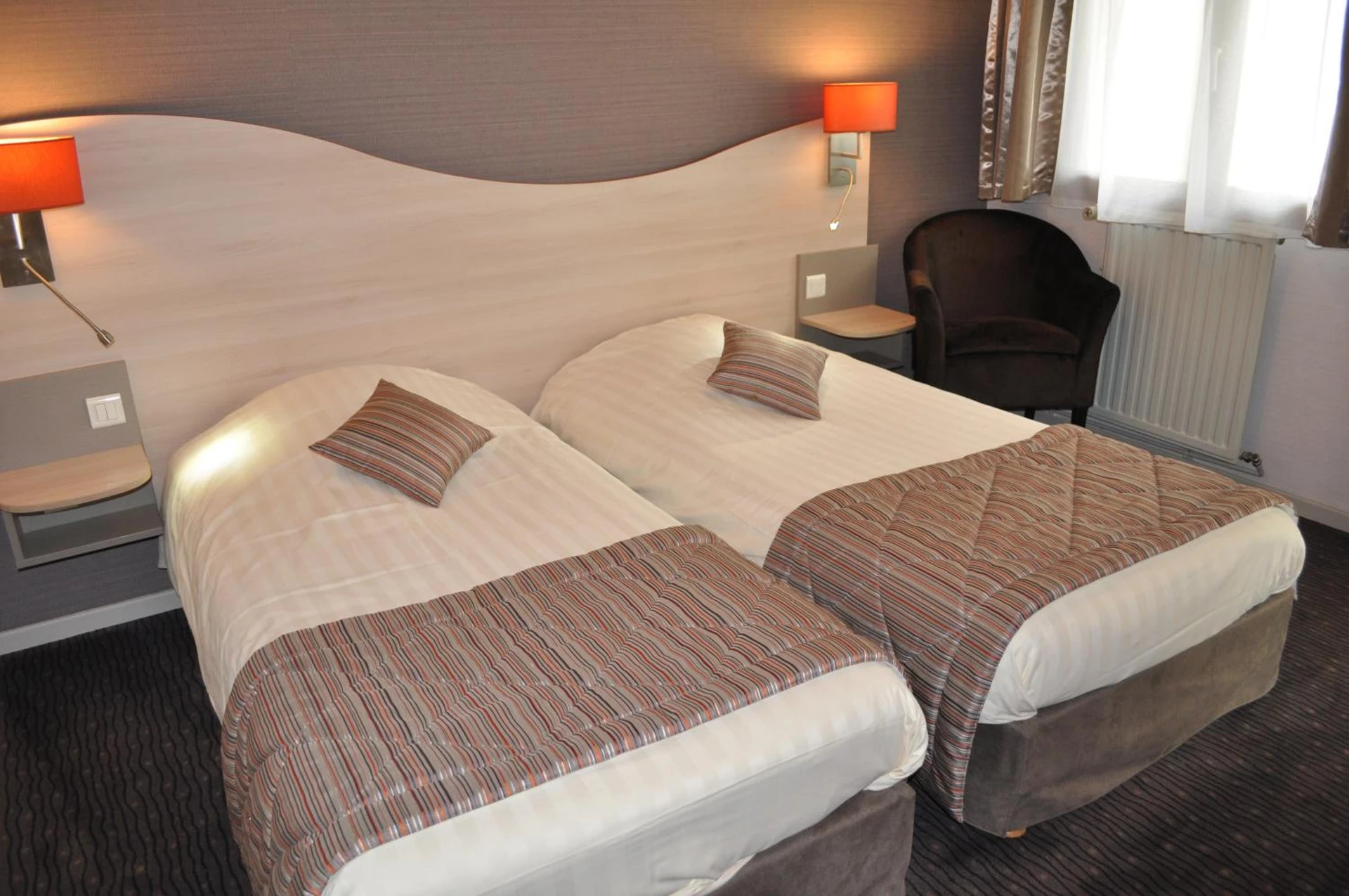 Ambiance de travail pour séminaire d'entreprise à Logis Hotel au tambour - Reims