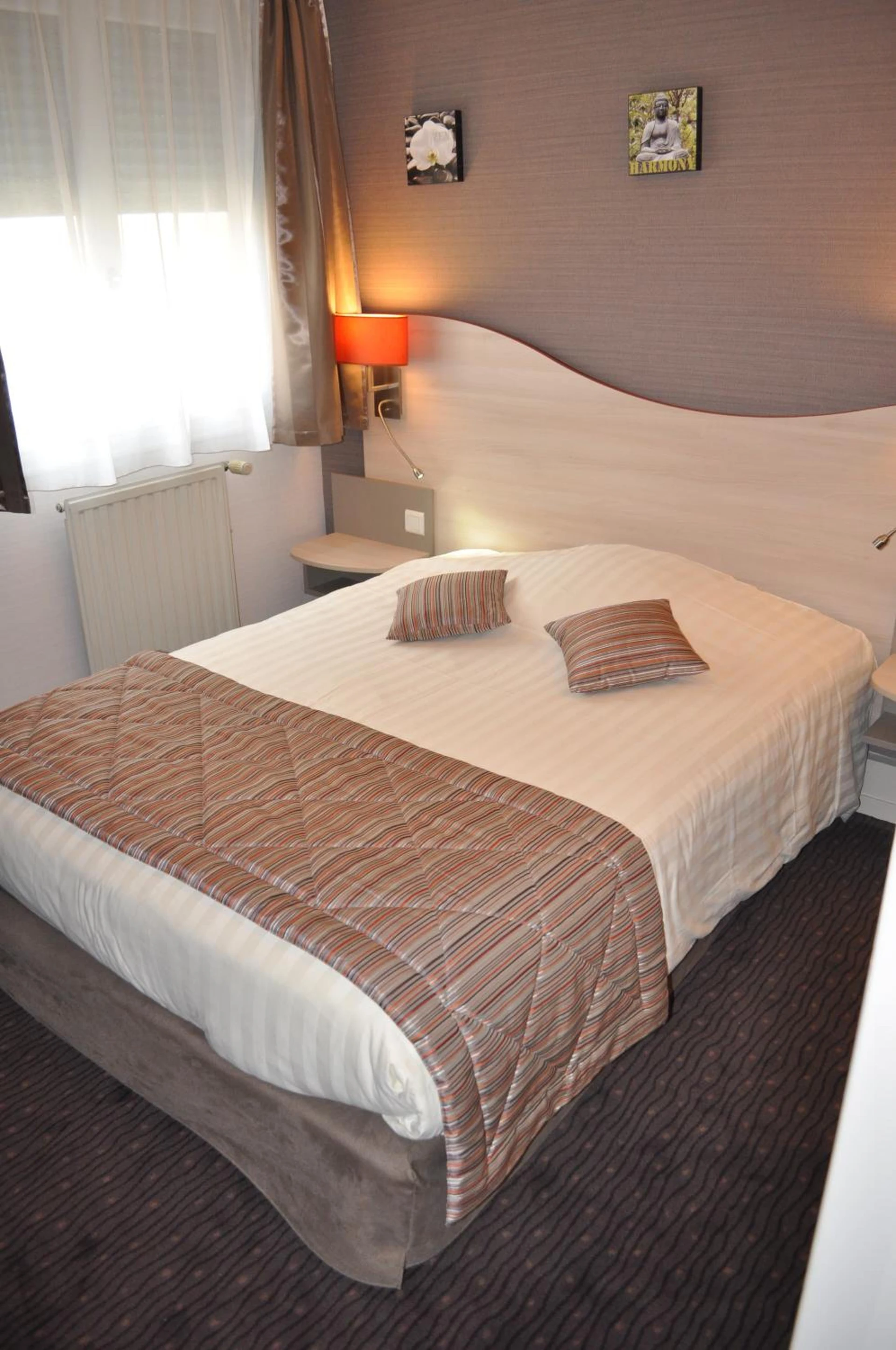 Chambre disponible pour un séminaire d'entreprise à Logis Hotel au tambour - Reims