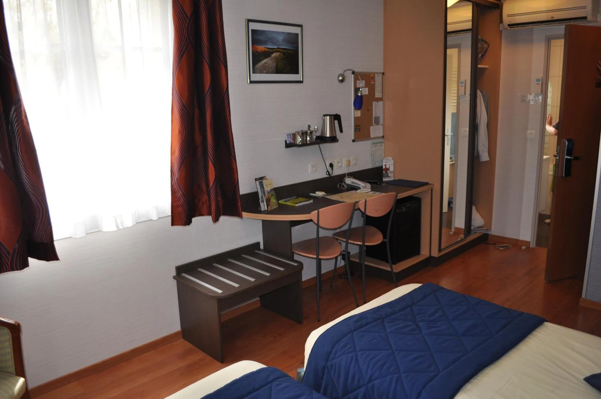 Chambre disponible pour un séminaire d'entreprise à Logis Hotel au tambour - Reims