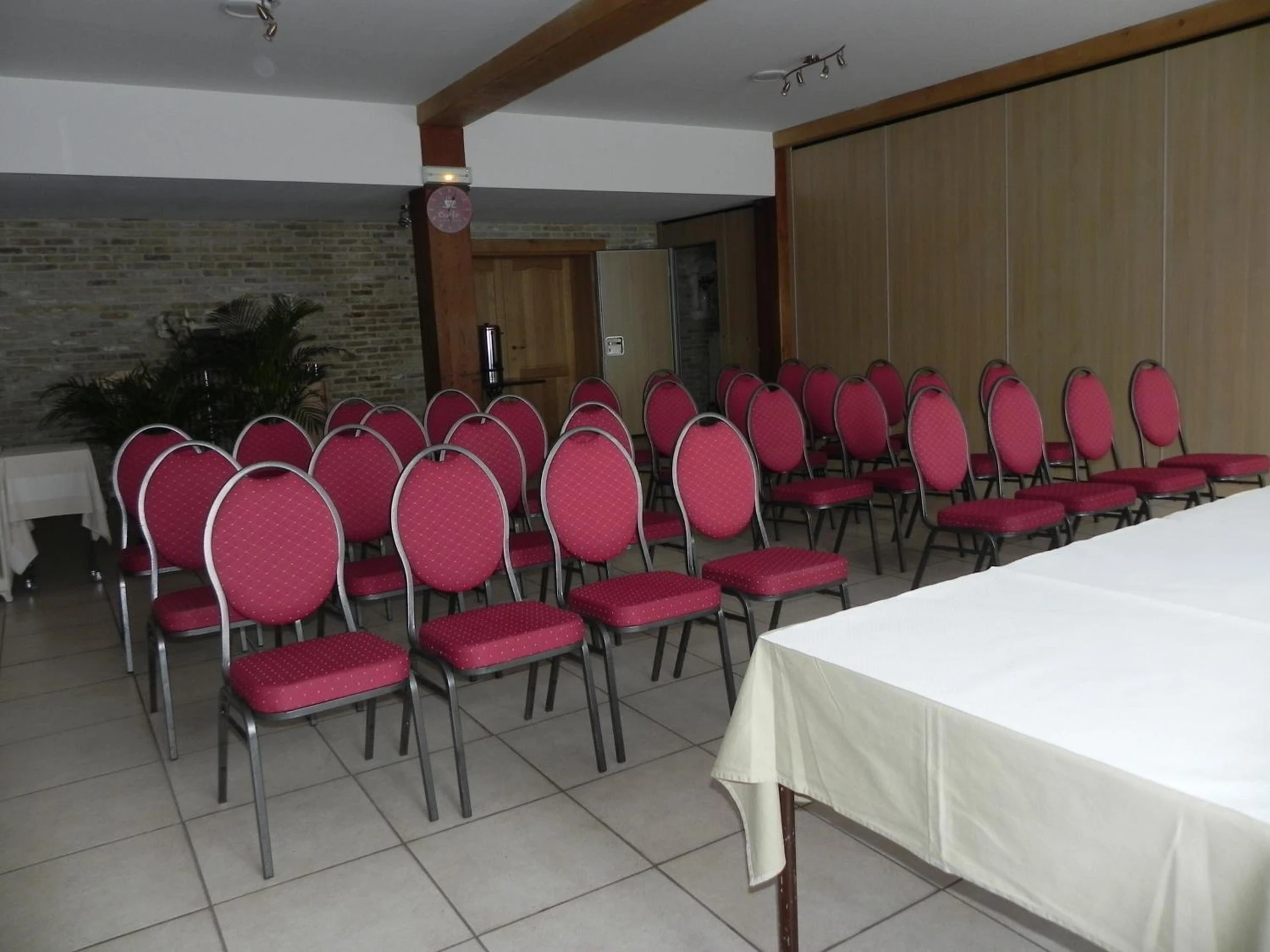 Ambiance de travail pour séminaire d'entreprise à Hôtel - Restaurant Au Tonnelier - Bergues