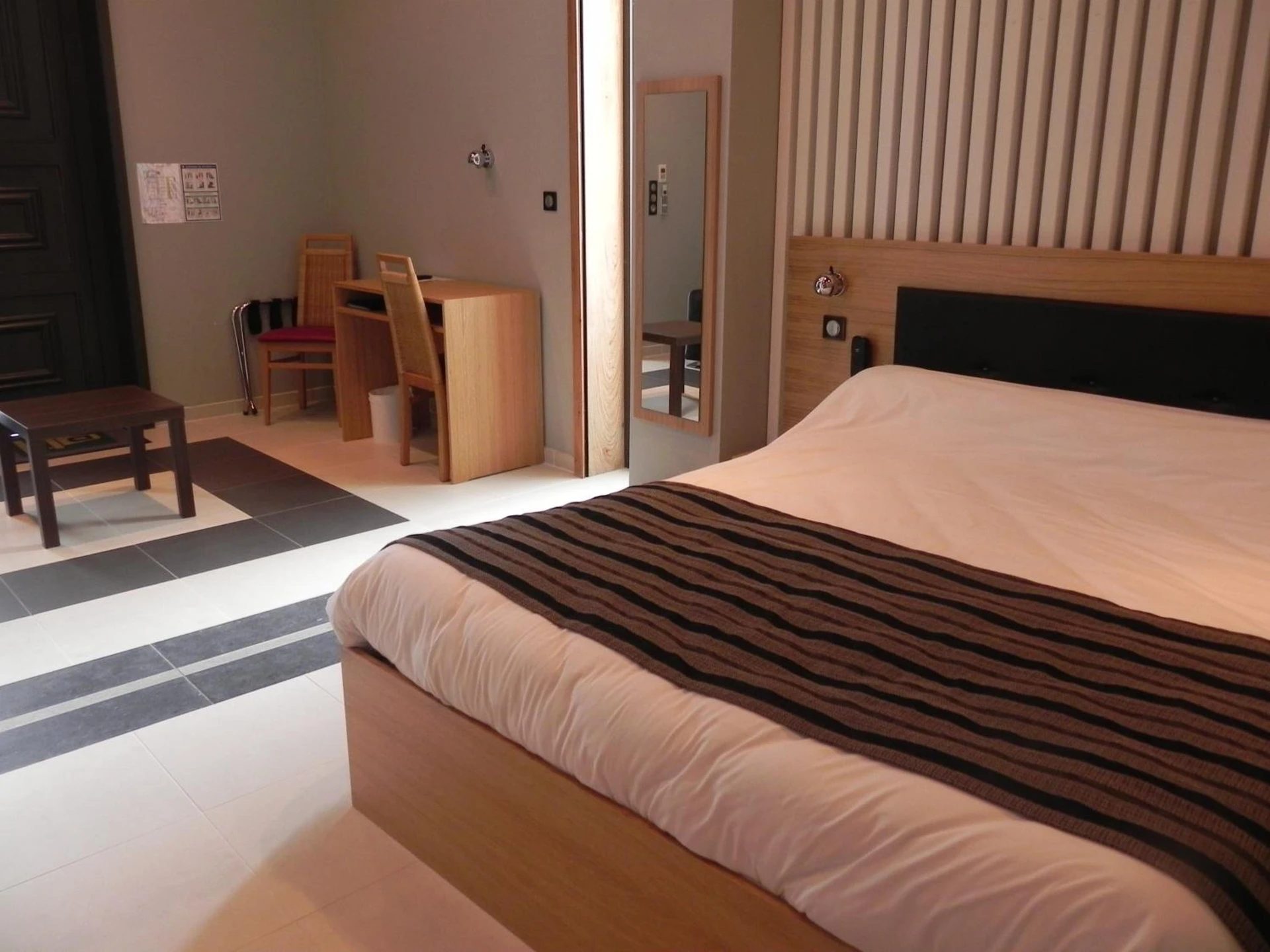 Chambre disponible pour un séminaire d'entreprise à Hôtel - Restaurant Au Tonnelier - Bergues