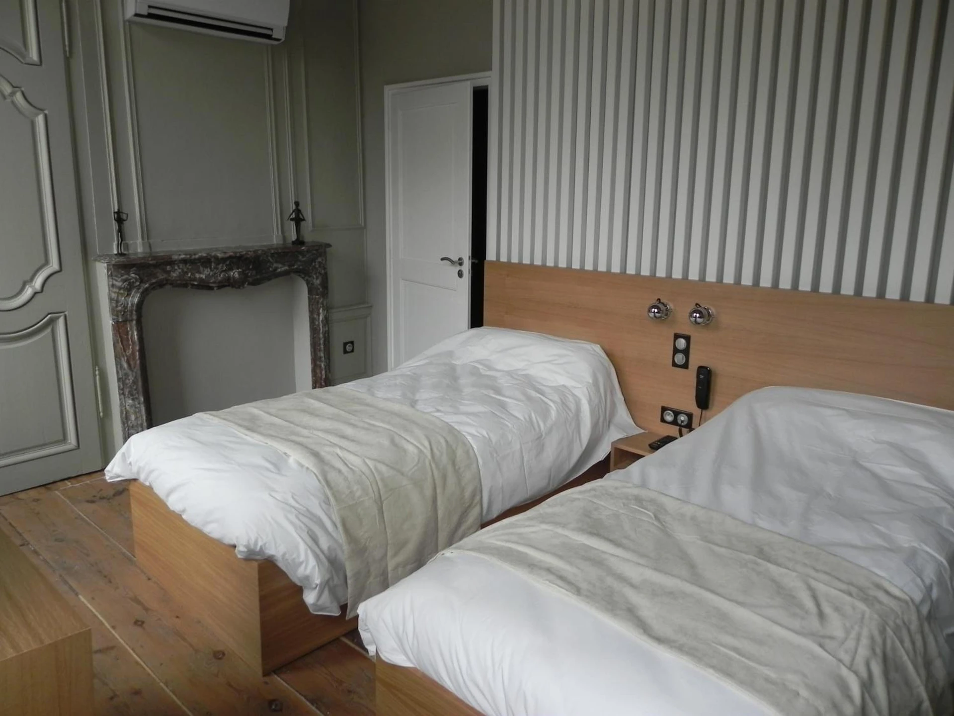 Magnifique chambre pour un séminaire d'entreprise à Hôtel - Restaurant Au Tonnelier - Bergues