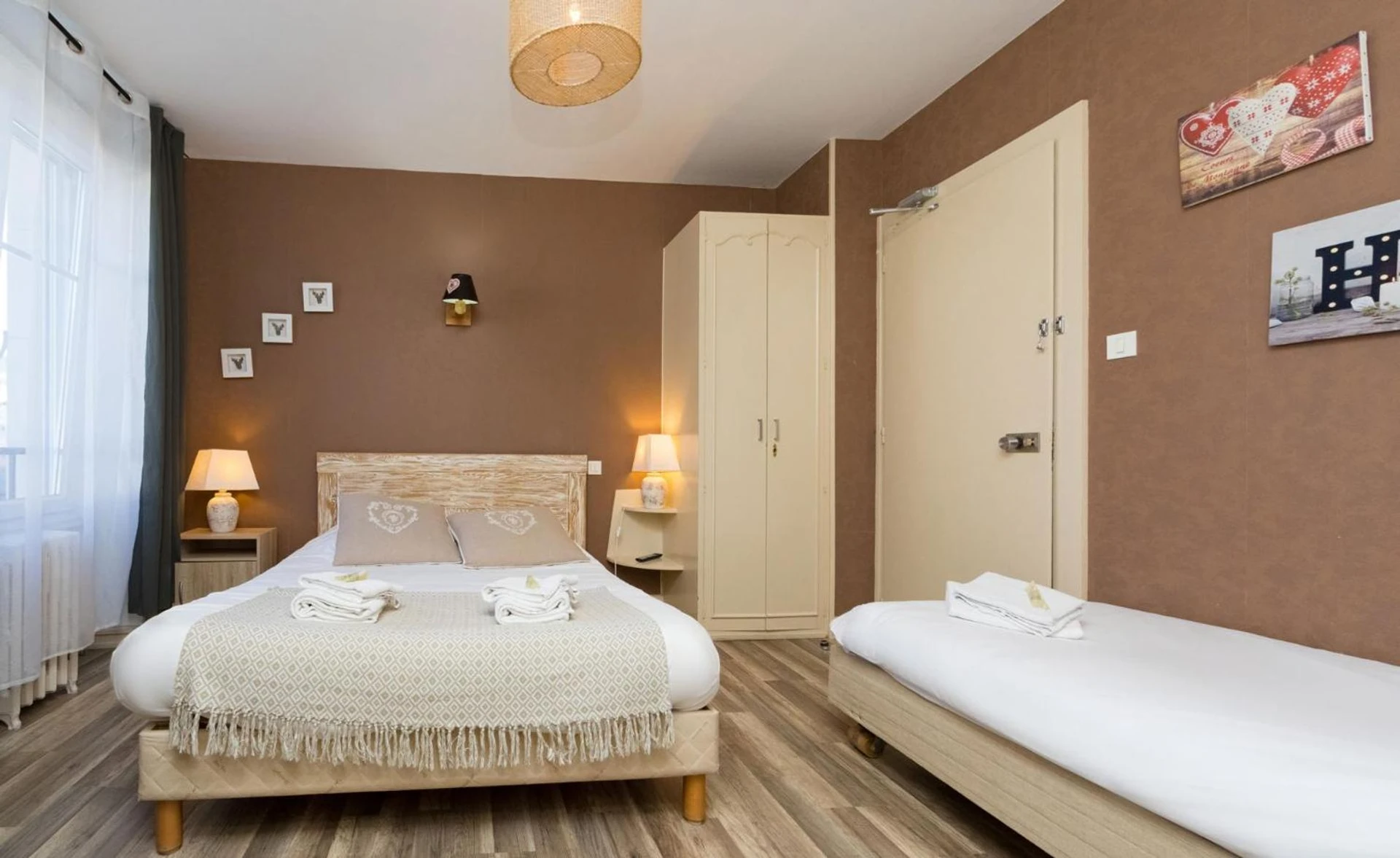 Chambre disponible pour un séminaire d'entreprise à Hôtel Restaurant l'Aubergade - Saint-Malo