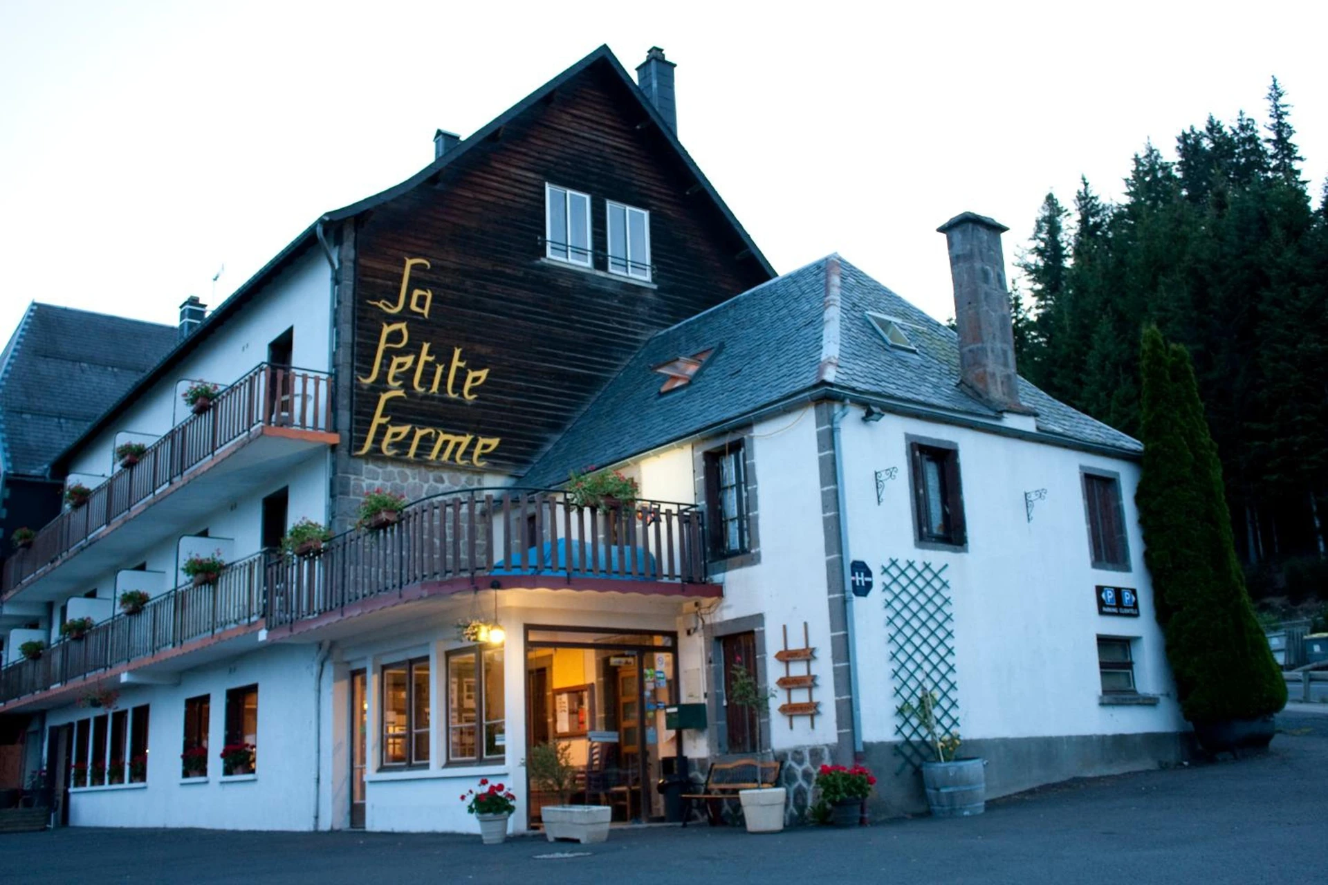 Chambre à Auberge de la Petite Ferme, Super-Besse Est, The Originals Relais - Organiser un séminaire d'entreprise à Besse-et-Saint-Anastaise