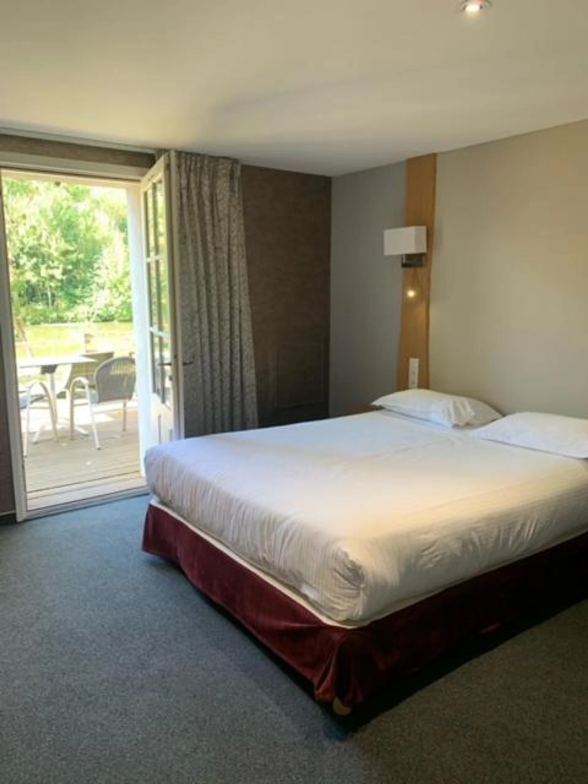 Chambre disponible pour un séminaire d'entreprise à Logis Auberge De La Riviere - Aix-en-Provence