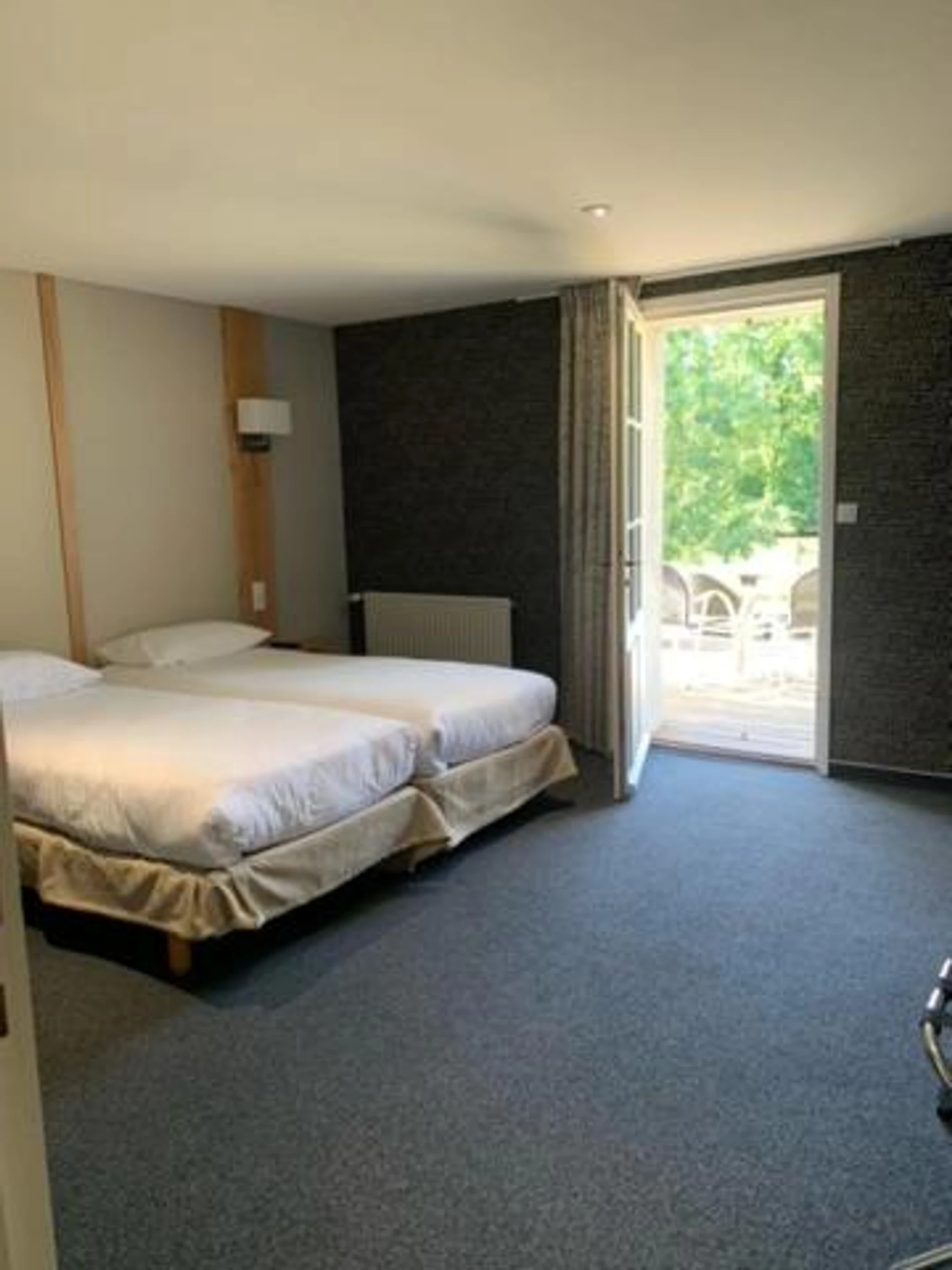 Magnifique chambre pour un séminaire d'entreprise à Logis Auberge De La Riviere - Aix-en-Provence