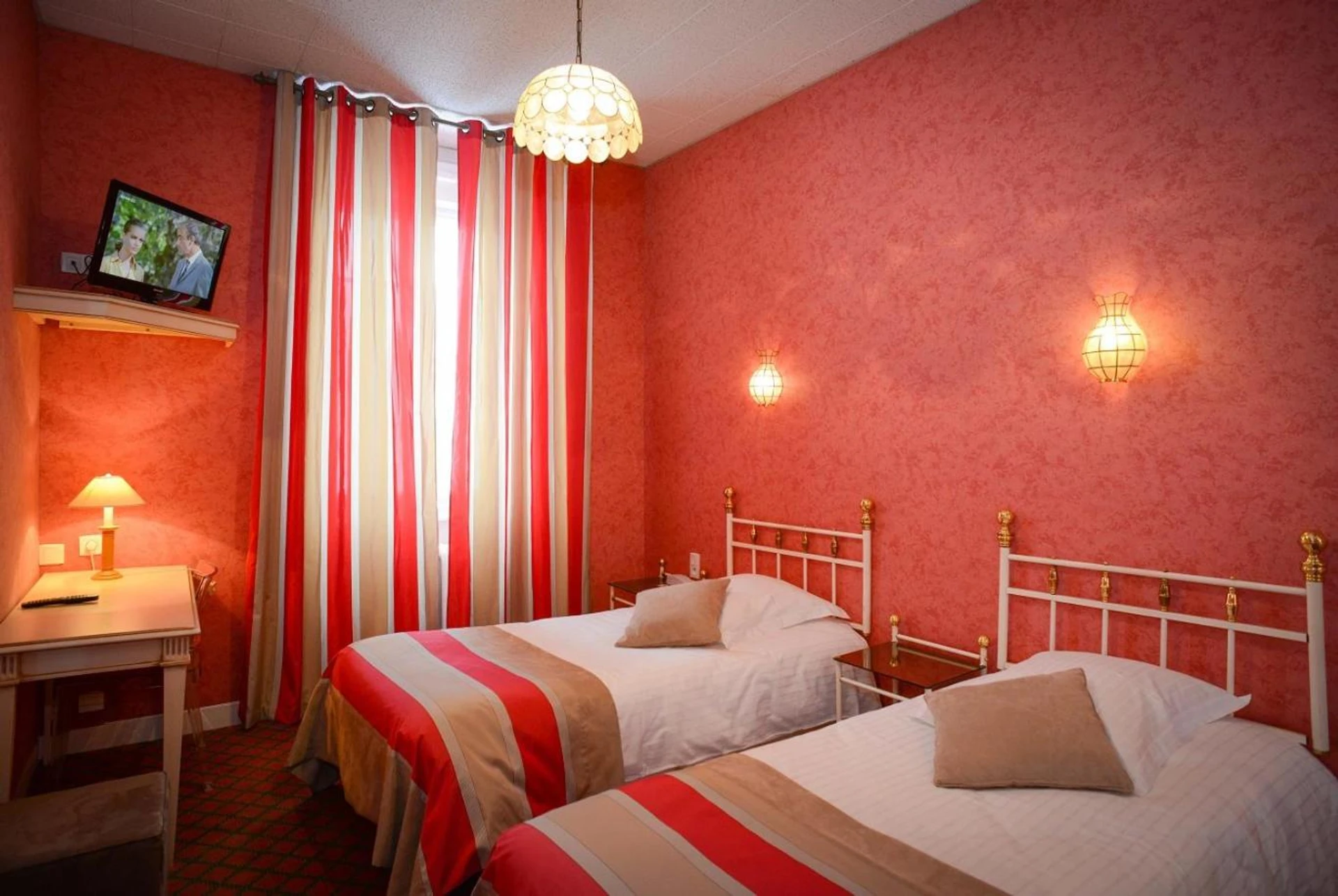 Magnifique chambre pour un séminaire d'entreprise à Logis Hotel Restaurant Auberge De La Sélune - Zonza