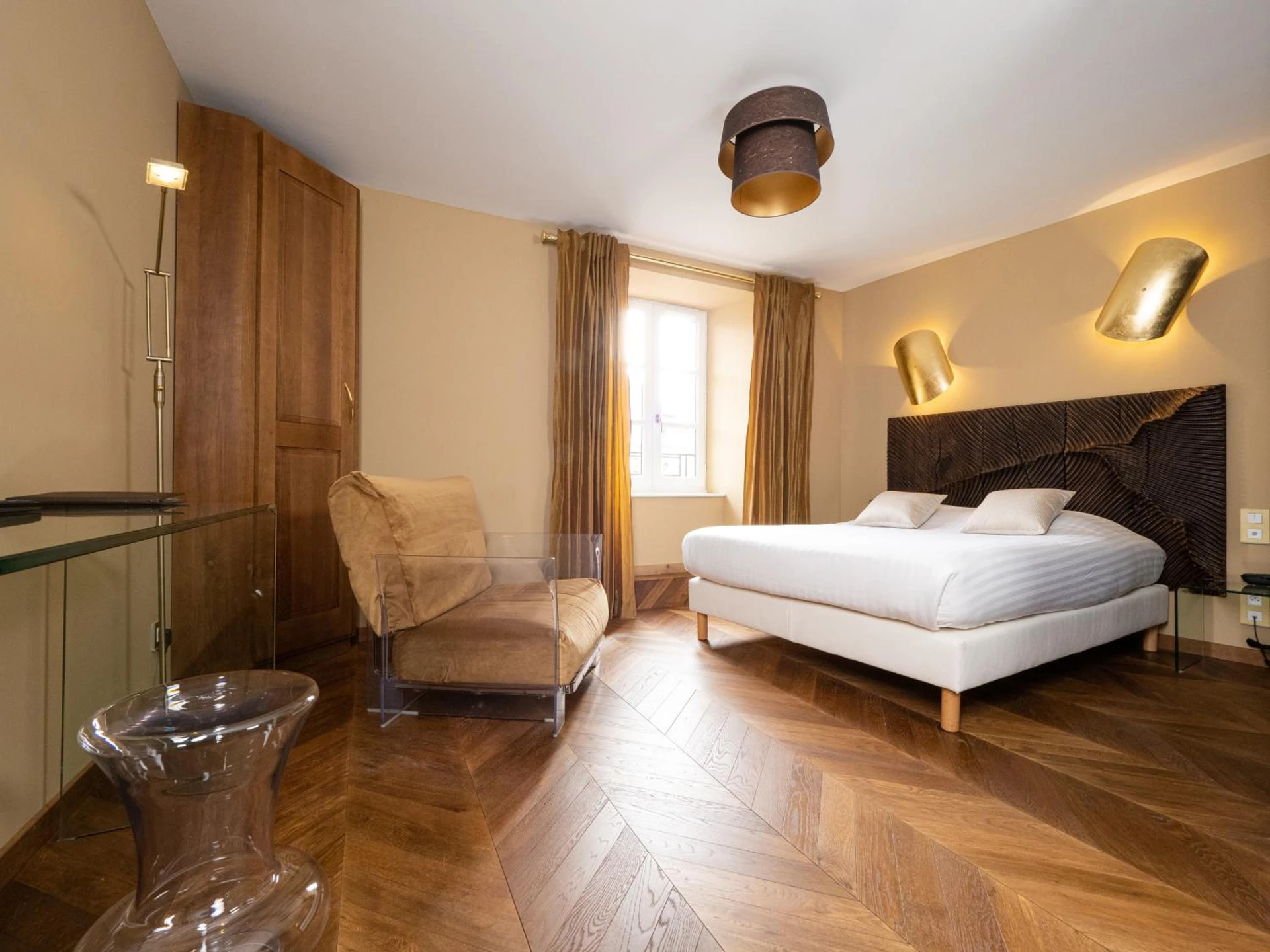 Chambre disponible pour un séminaire d'entreprise à Demeures & Châteaux Auberge de la Tour - Hôtel & Restaurants - Marcolès Auvergne - Le Blanc-Mesnil