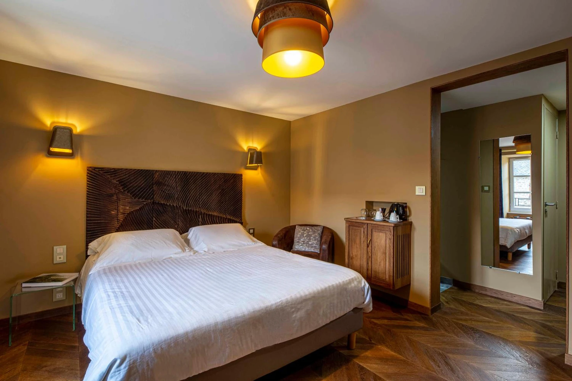 Chambre disponible pour un séminaire d'entreprise à Demeures & Châteaux Auberge de la Tour - Hôtel & Restaurants - Marcolès Auvergne - Le Blanc-Mesnil