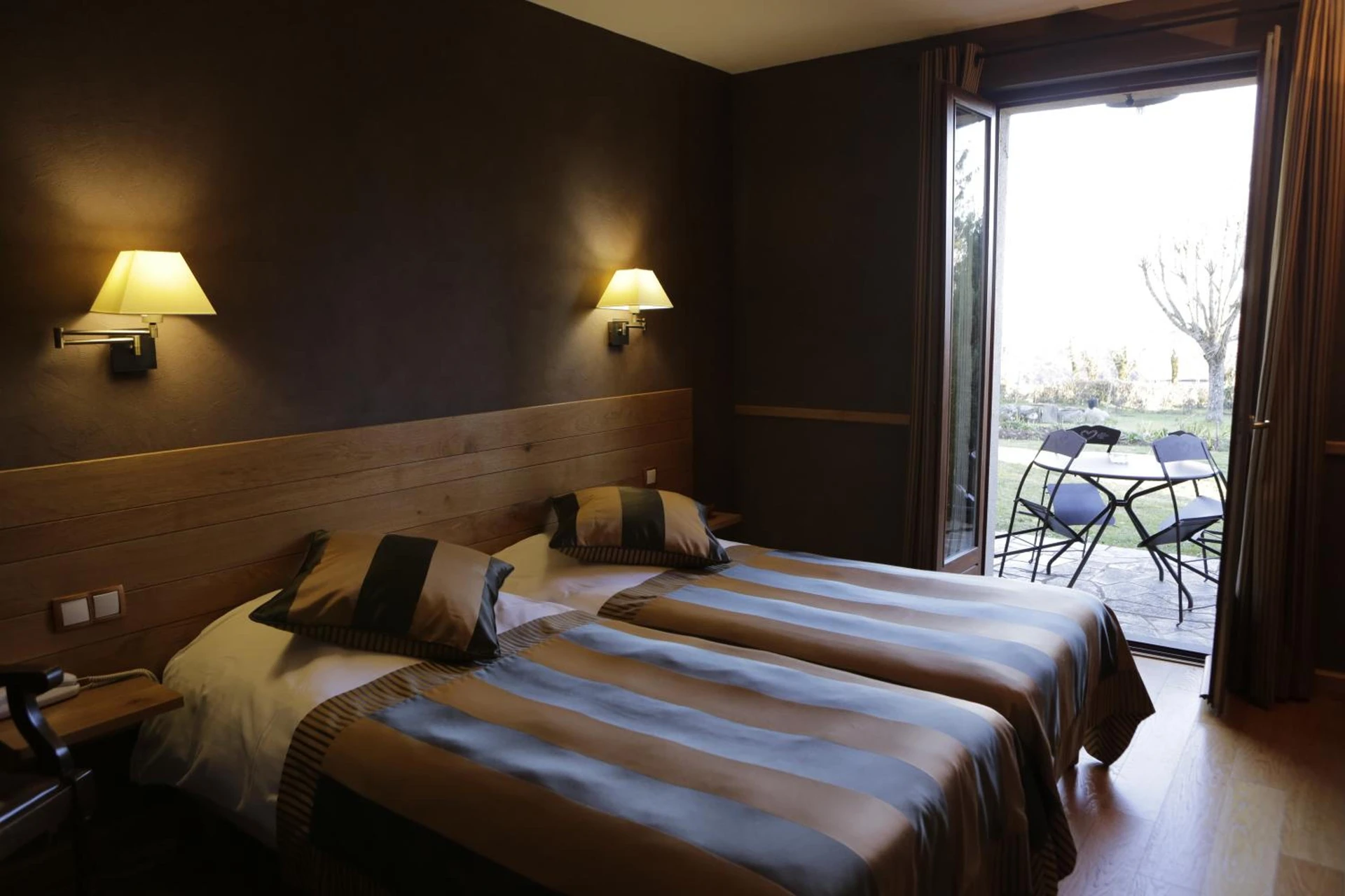 Chambre disponible pour un séminaire d'entreprise à Logis Auberge du Barrez - Mur-de-Barrez