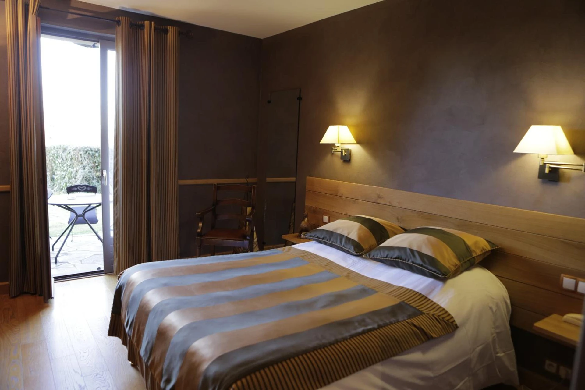 Chambre disponible pour un séminaire d'entreprise à Logis Auberge du Barrez - Mur-de-Barrez