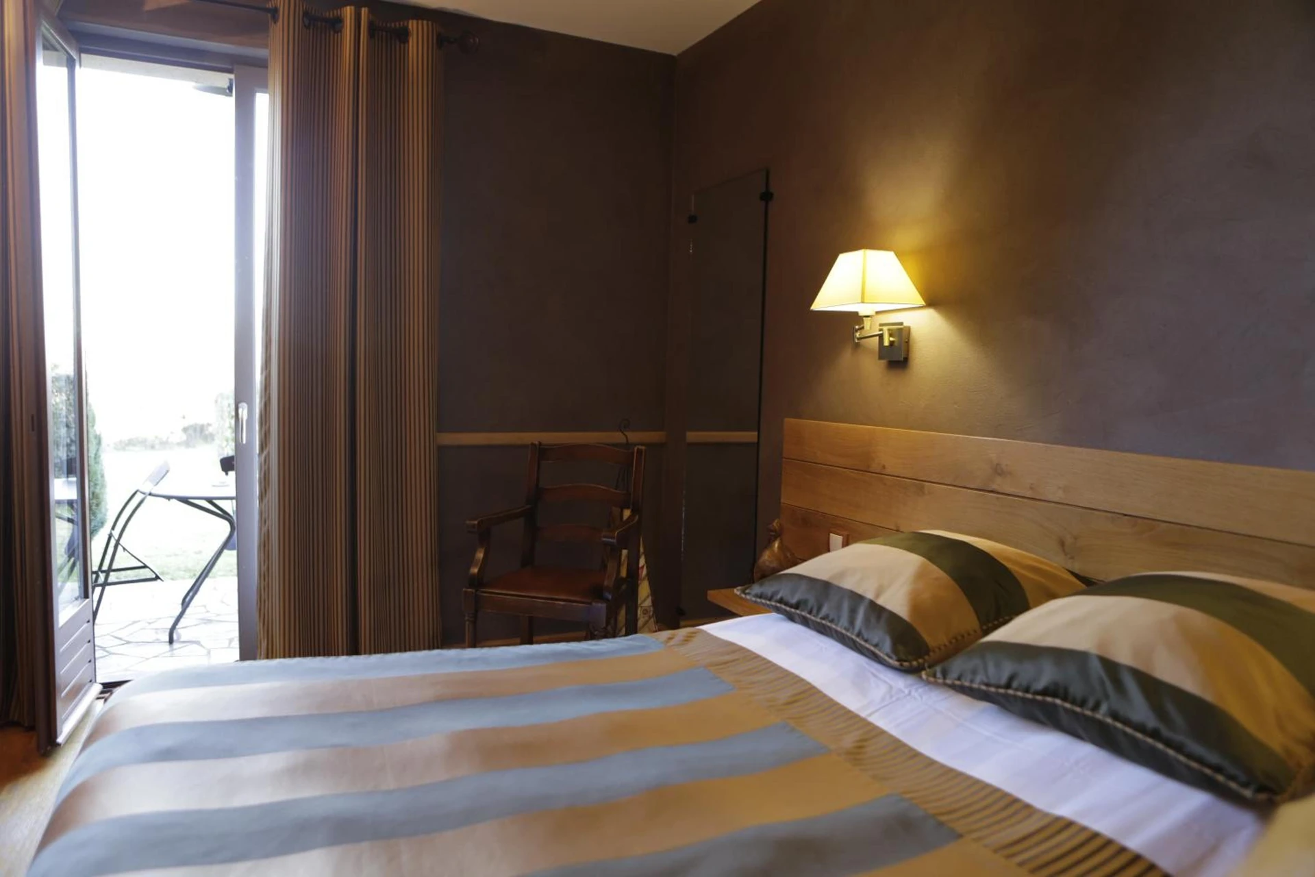 Chambre disponible pour un séminaire d'entreprise à Logis Auberge du Barrez - Mur-de-Barrez