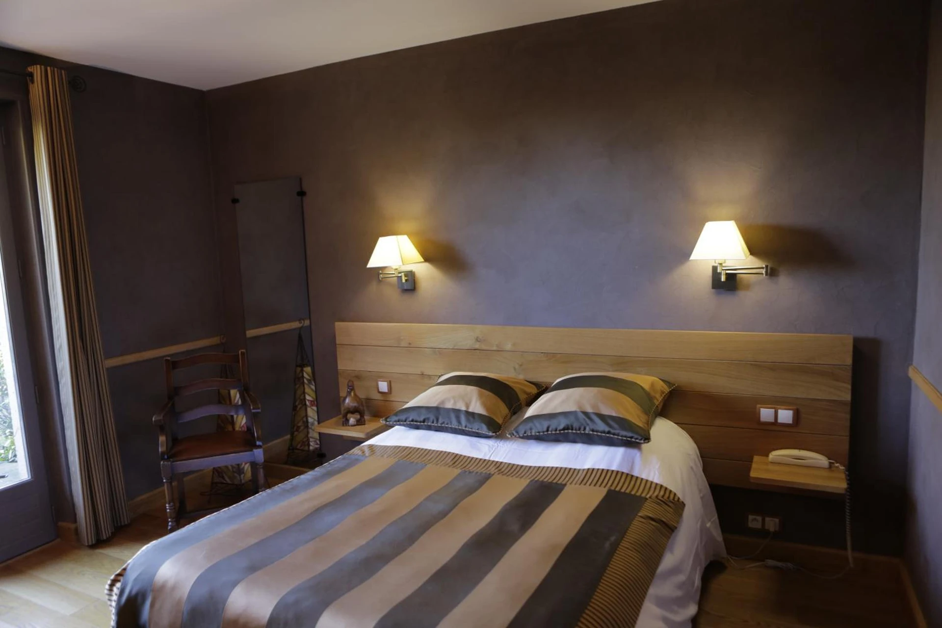 Magnifique chambre pour un séminaire d'entreprise à Logis Auberge du Barrez - Mur-de-Barrez
