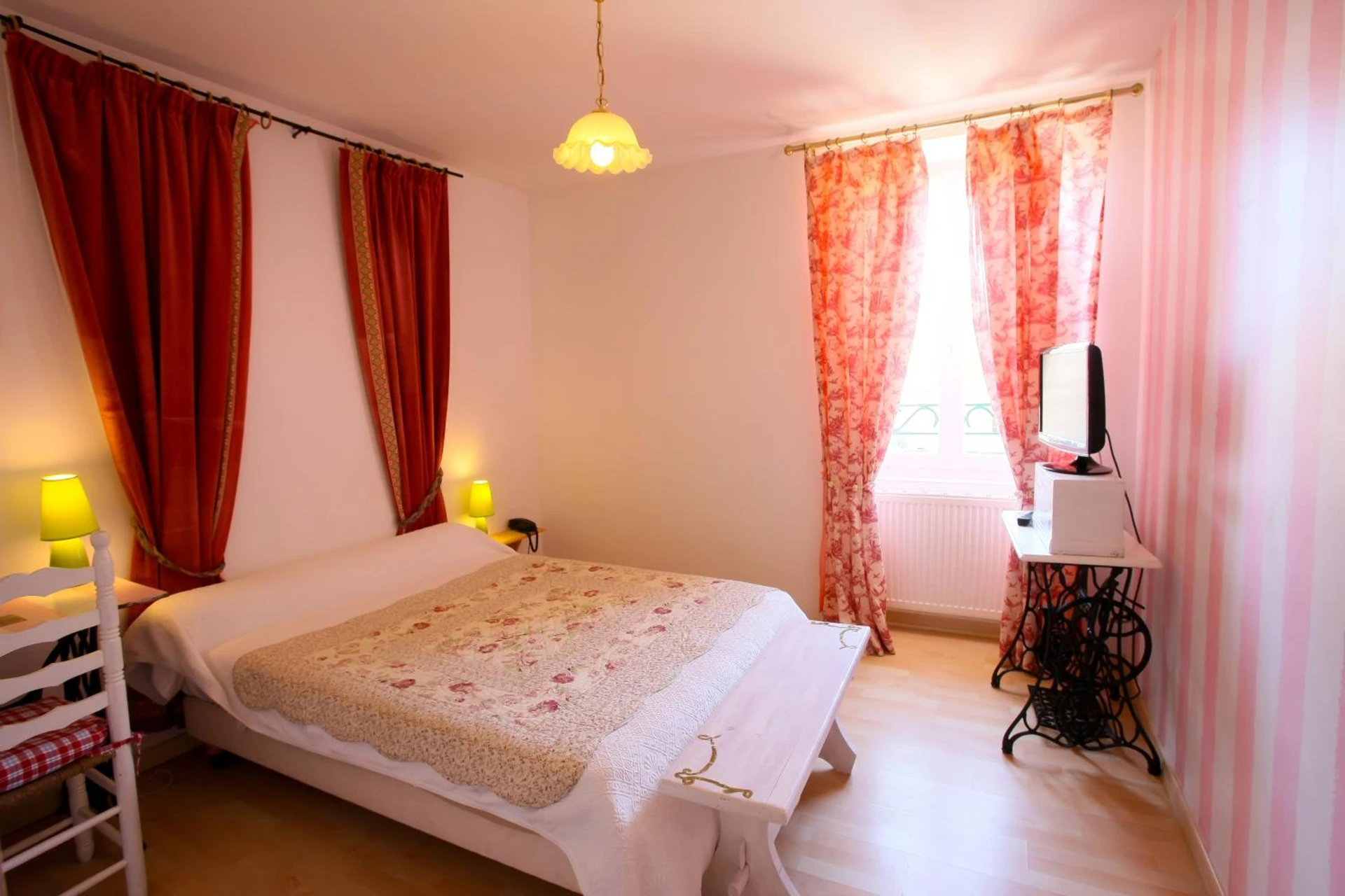Magnifique chambre pour un séminaire d'entreprise à Logis Auberge La Cremaillere - Villandraut